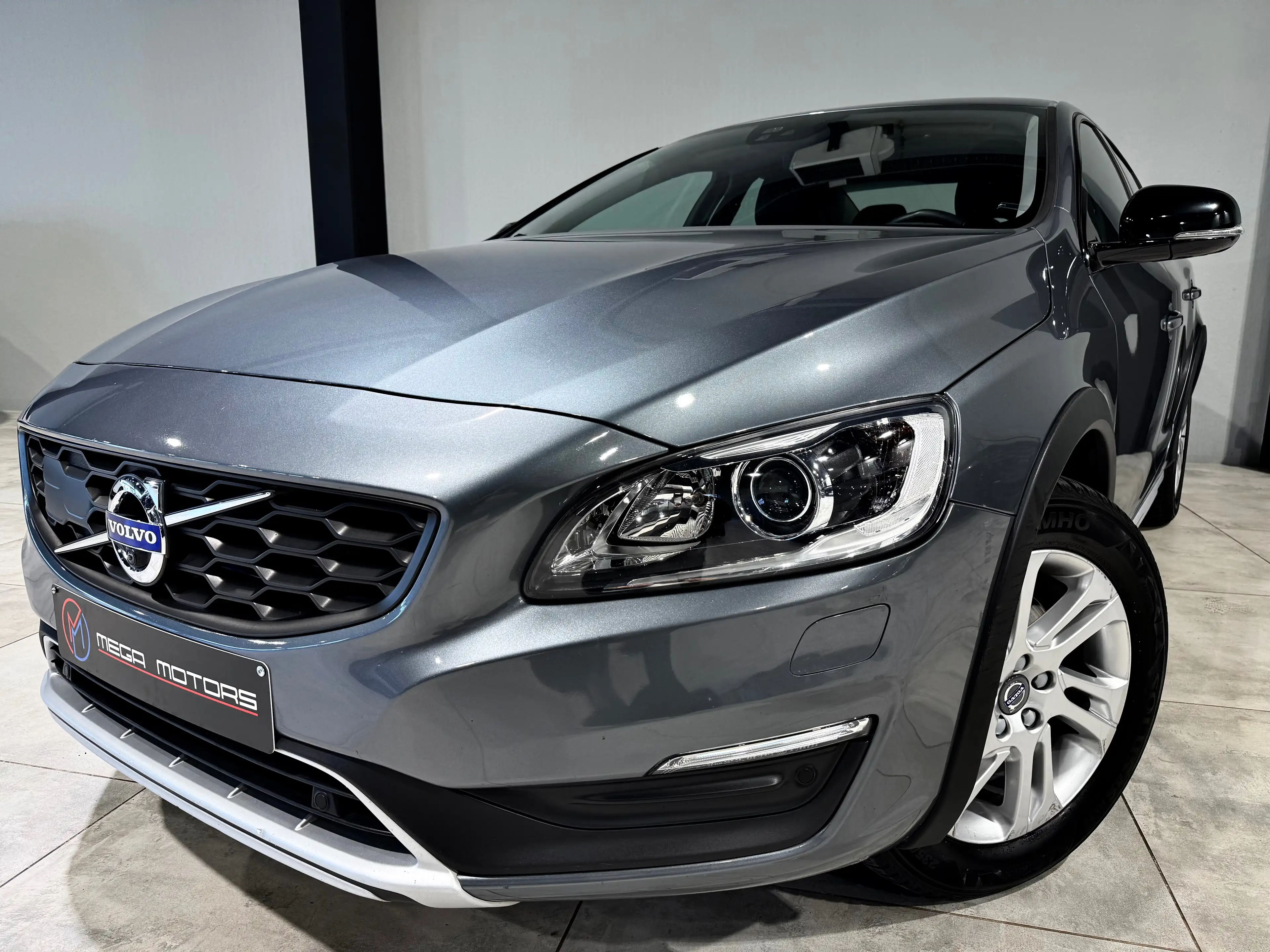 Volvo S60 Cross Country 2.0 D3 150CV CROSS COUNTRY B.AUTO CUiR JANTES 17" — photo 3