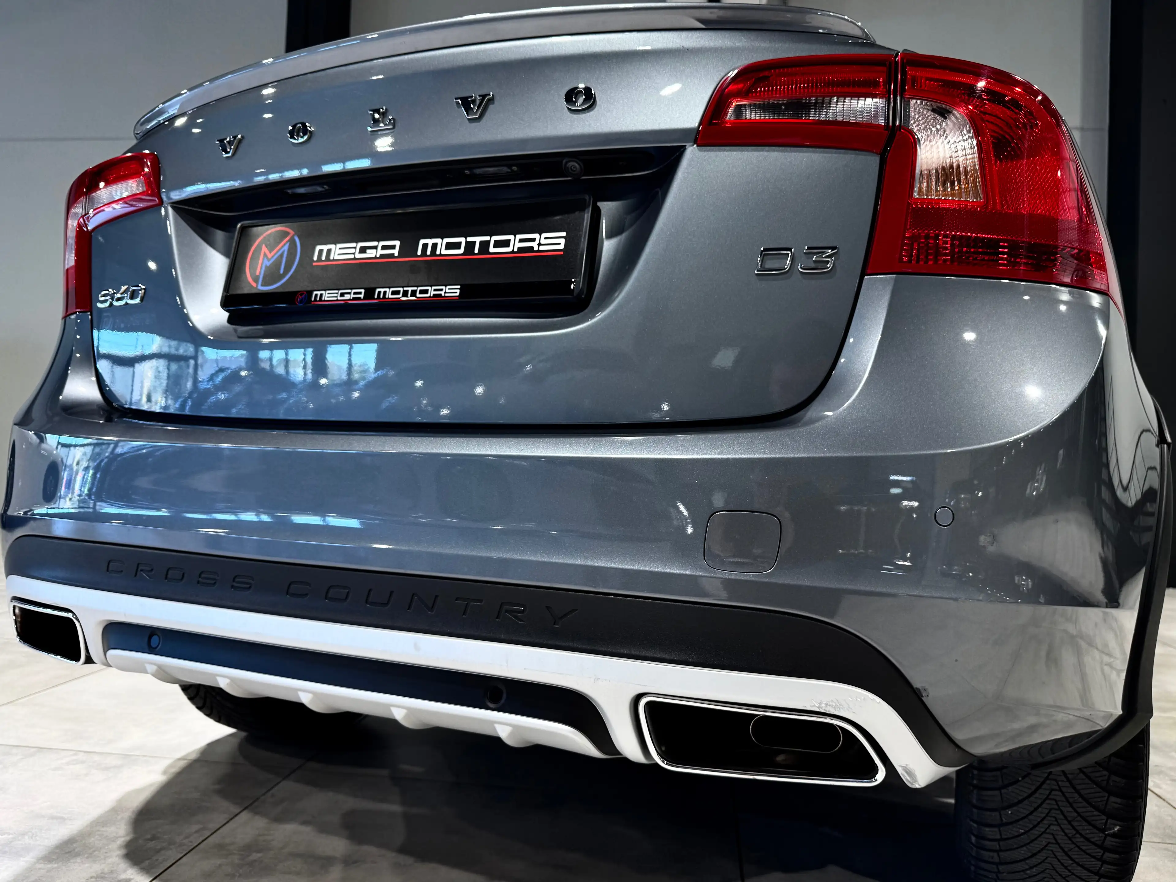 Volvo S60 Cross Country 2.0 D3 150CV CROSS COUNTRY B.AUTO CUiR JANTES 17" — photo 8