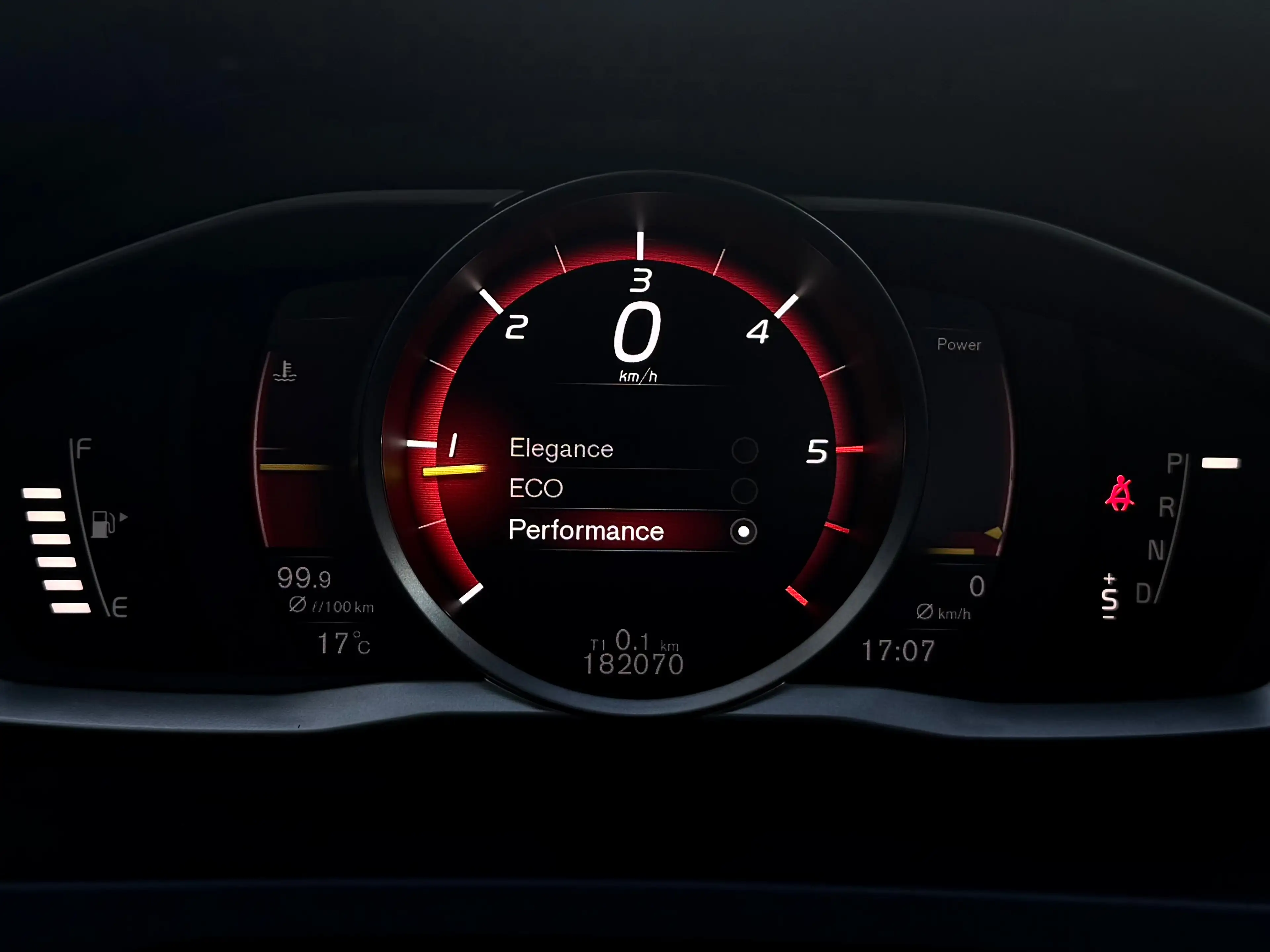 Volvo S60 Cross Country 2.0 D3 150CV CROSS COUNTRY B.AUTO CUiR JANTES 17" — photo 15
