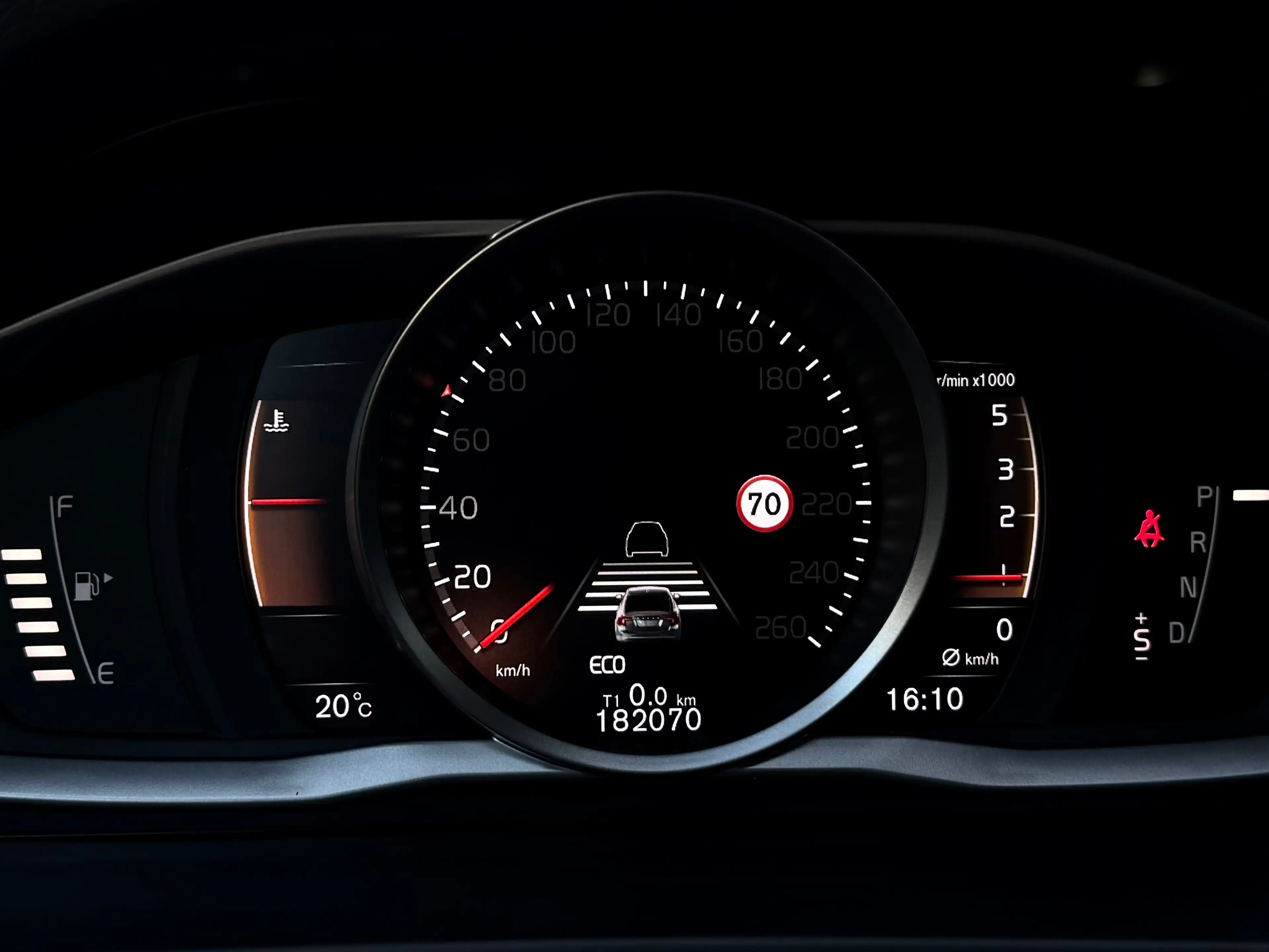 Volvo S60 Cross Country 2.0 D3 150CV CROSS COUNTRY B.AUTO CUiR JANTES 17" — photo 13
