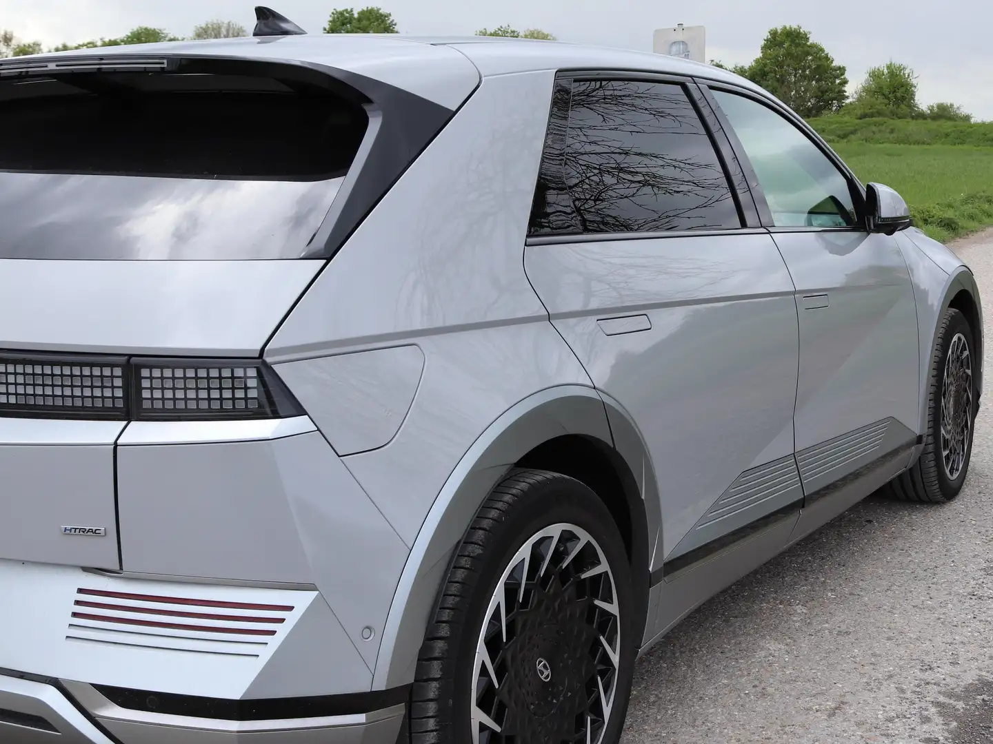 Hyundai IONIQ 5 IONIQ 5 72,6 kWh 4WD Uniq Grau - 2