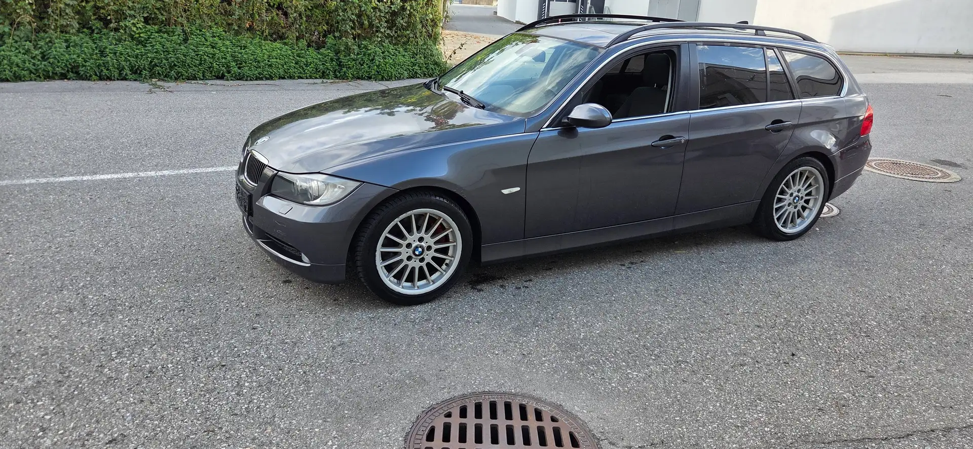 BMW 325 Xi  4x4 Grau - 1