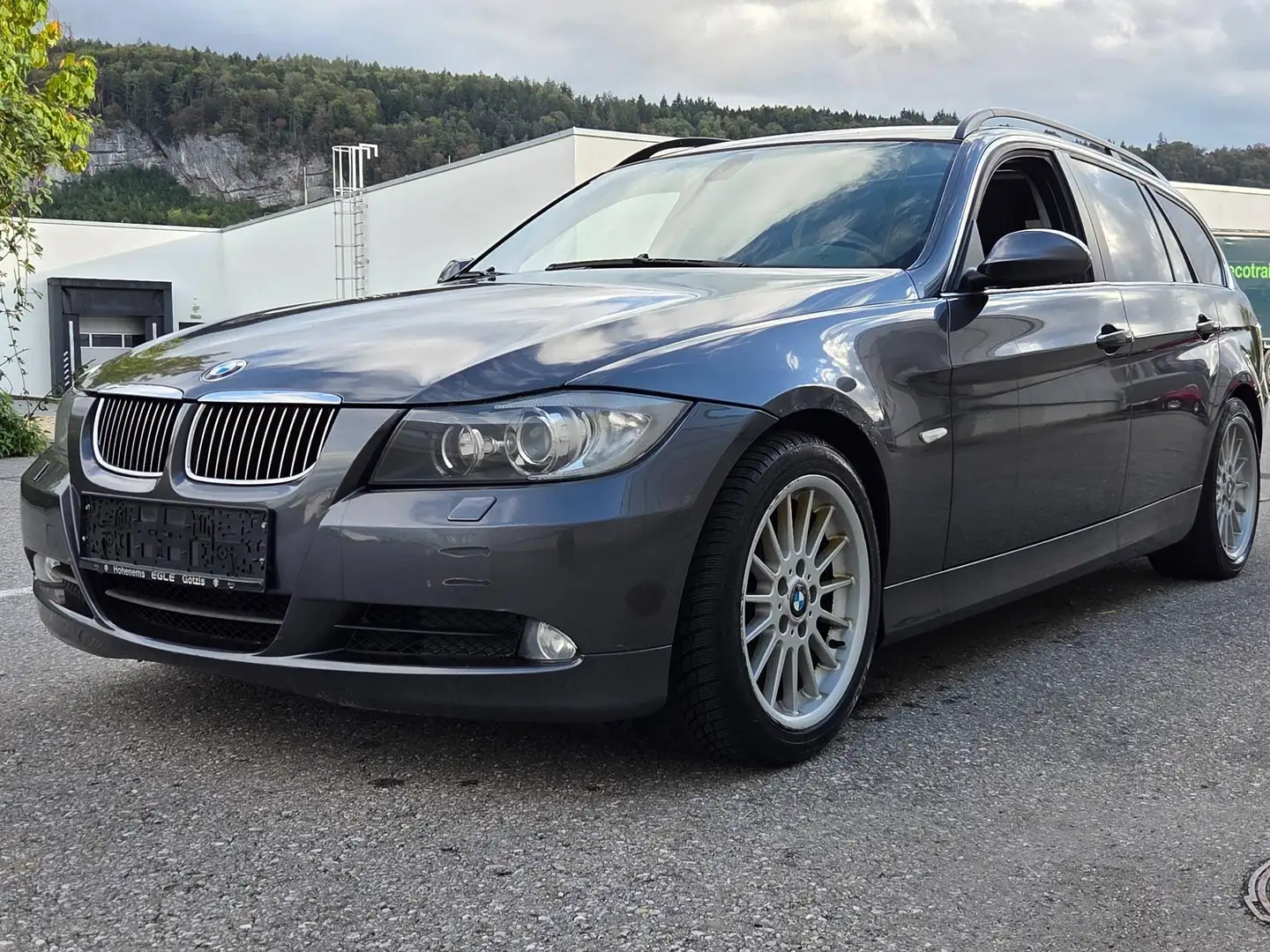 BMW 325 Xi  4x4 Grau - 2