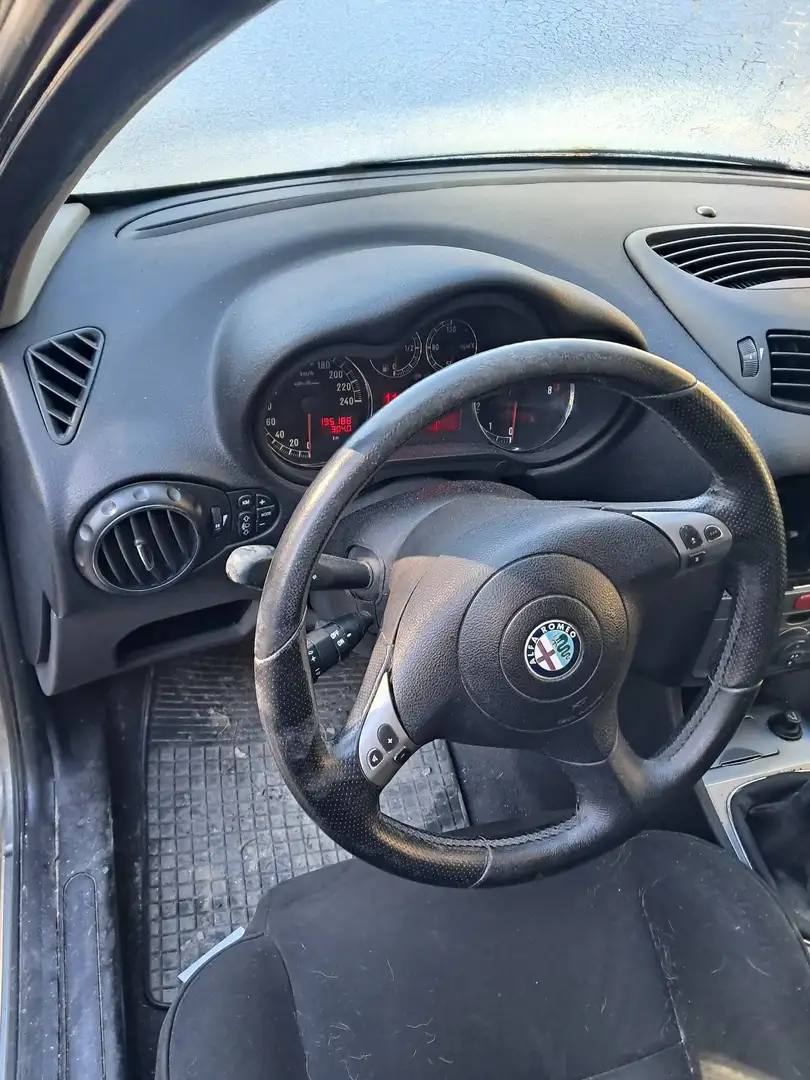 Alfa Romeo 147 1,6 Twin Spark Blackline - 2