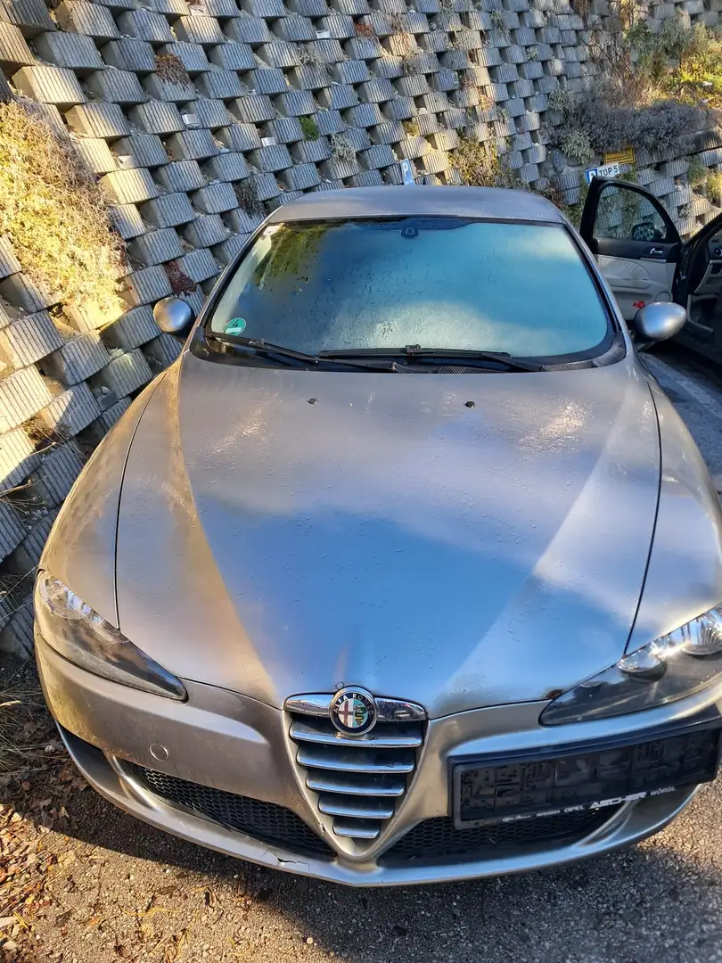 Alfa Romeo 147 1,6 Twin Spark Blackline - 1