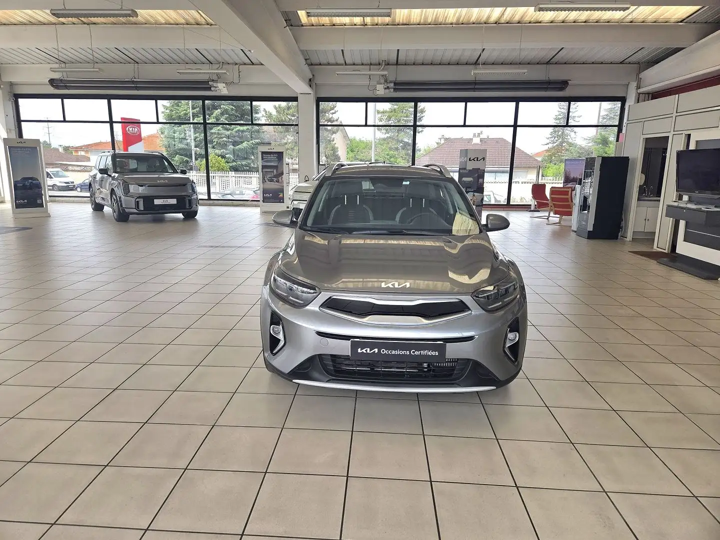 Kia Stonic 1.0 T-GDI 100CH COLLECTION DCT7 Gris - 2