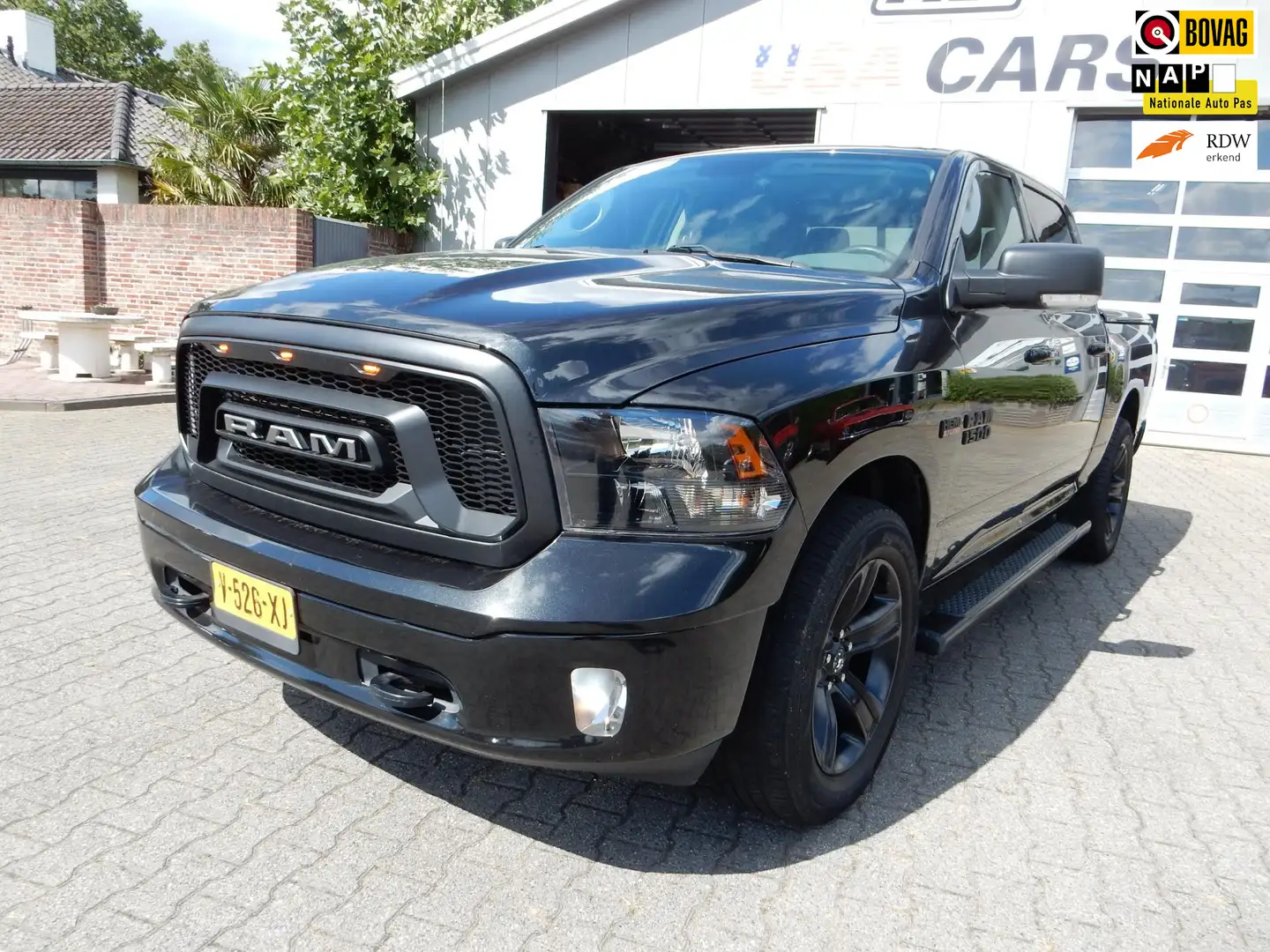 Dodge RAM 1500 5.7 V8 4x4 Crew Cab 5'7 Zwart - 1