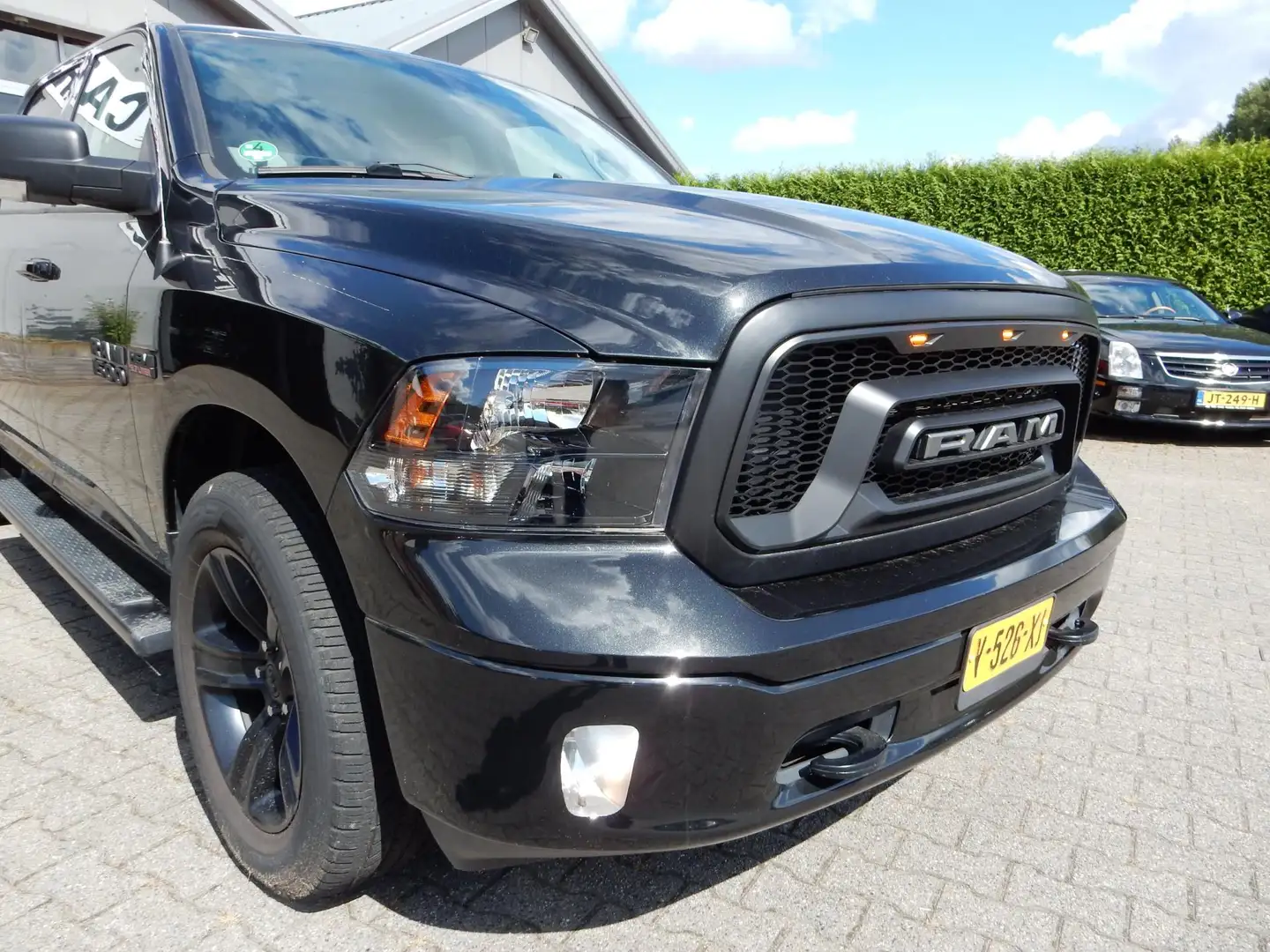 Dodge RAM 1500 5.7 V8 4x4 Crew Cab 5'7 Zwart - 2