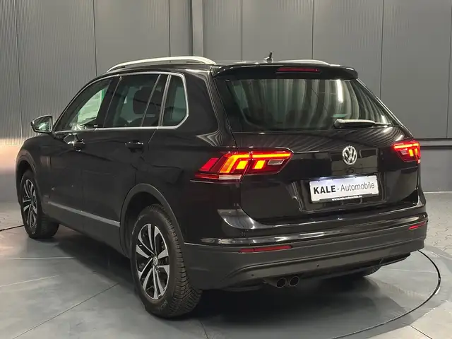 Volkswagen Tiguan view 3