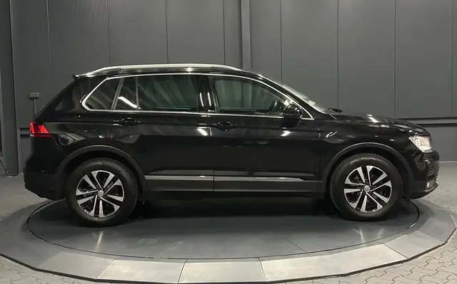 Volkswagen Tiguan view 6