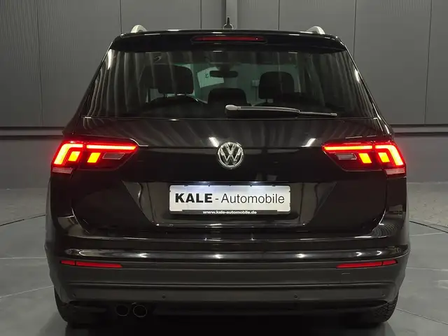 Volkswagen Tiguan view 4