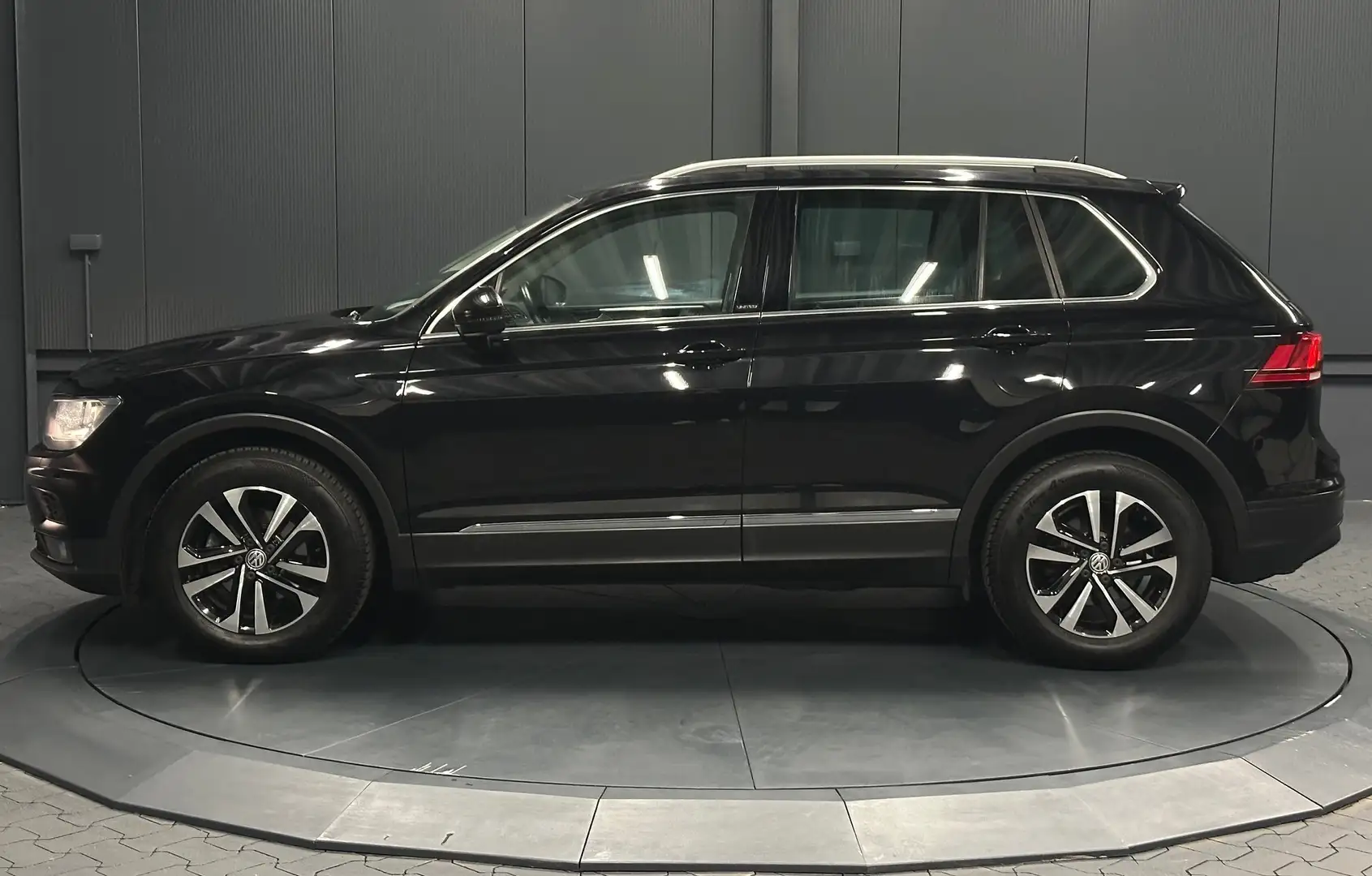 Volkswagen Tiguan 1.5 TSI DSG United *Allwetter*NAVI*CarPlay*LaneAss Schwarz - 2