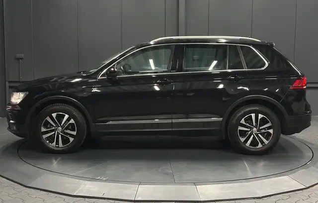 Volkswagen Tiguan view 2