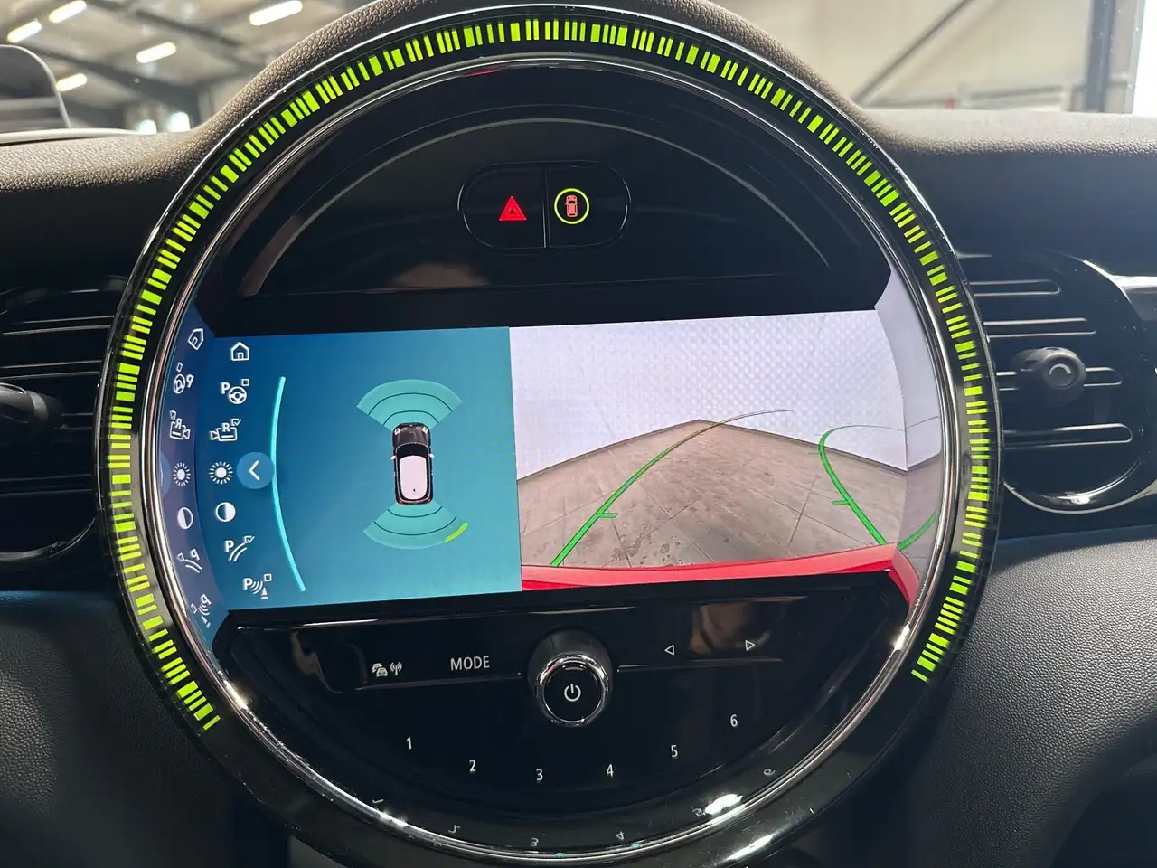 MINI Cooper Classic Trim NAV+LED+PANO+HUD+KAM+SHZ+KEYLESS+PP, миниатюра 18