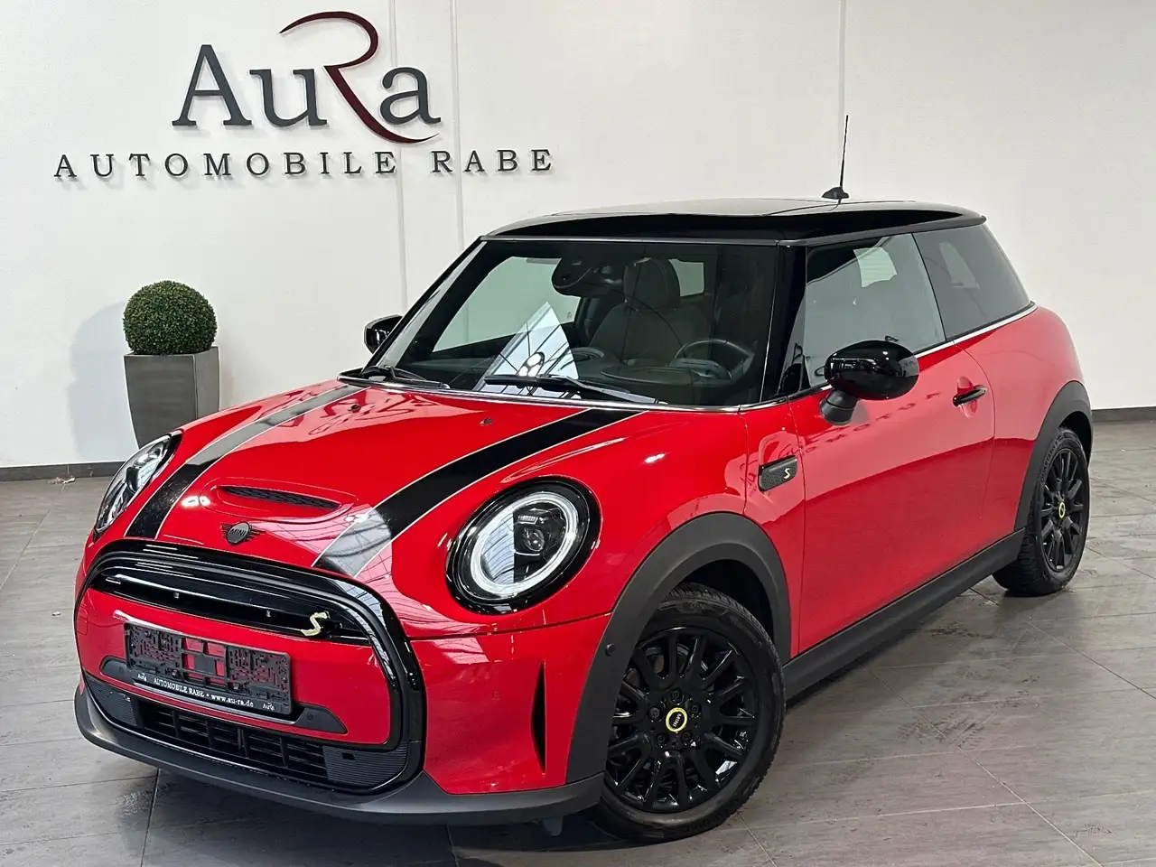 MINI Cooper Classic Trim NAV+LED+PANO+HUD+KAM+SHZ+KEYLESS+PP, миниатюра 2