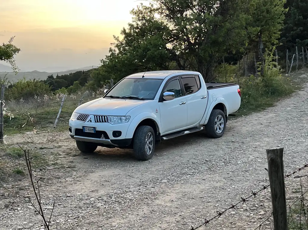 Mitsubishi L200 2010 из Европы — купить под ключ