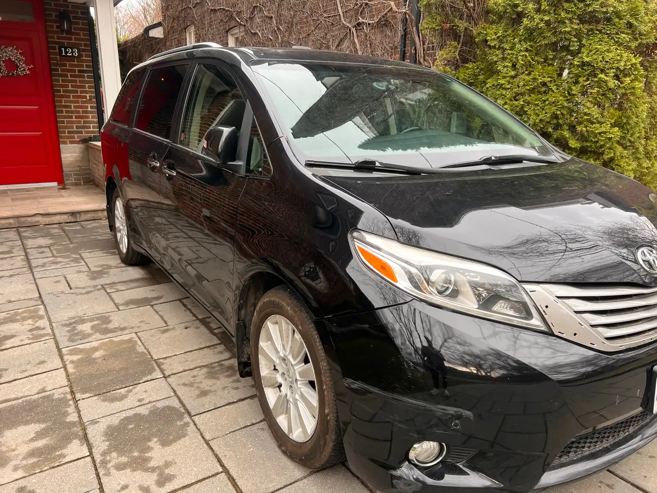 Toyota Sienna снимка Toyota Sienna