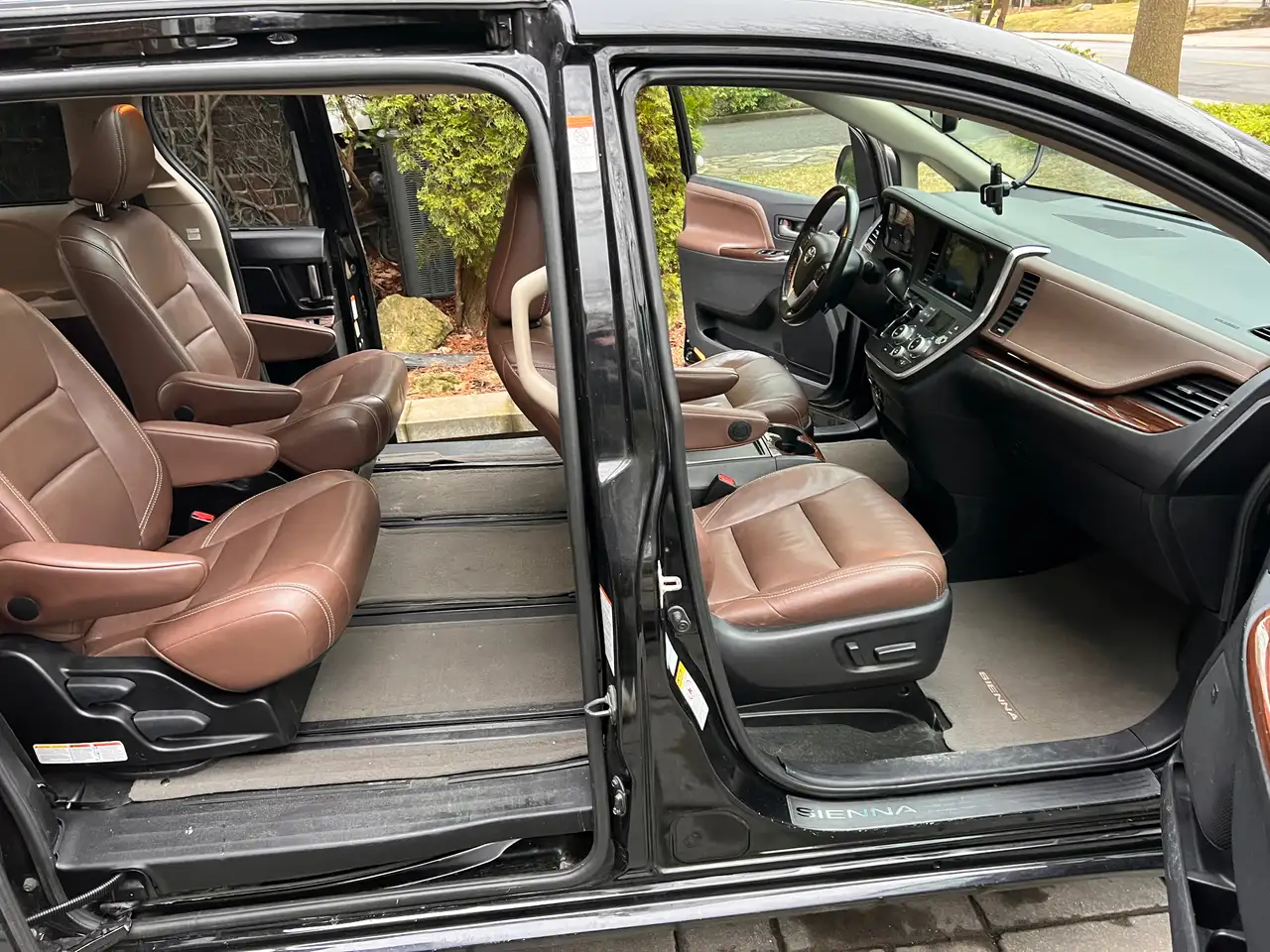 Toyota Sienna снимка Toyota Sienna
