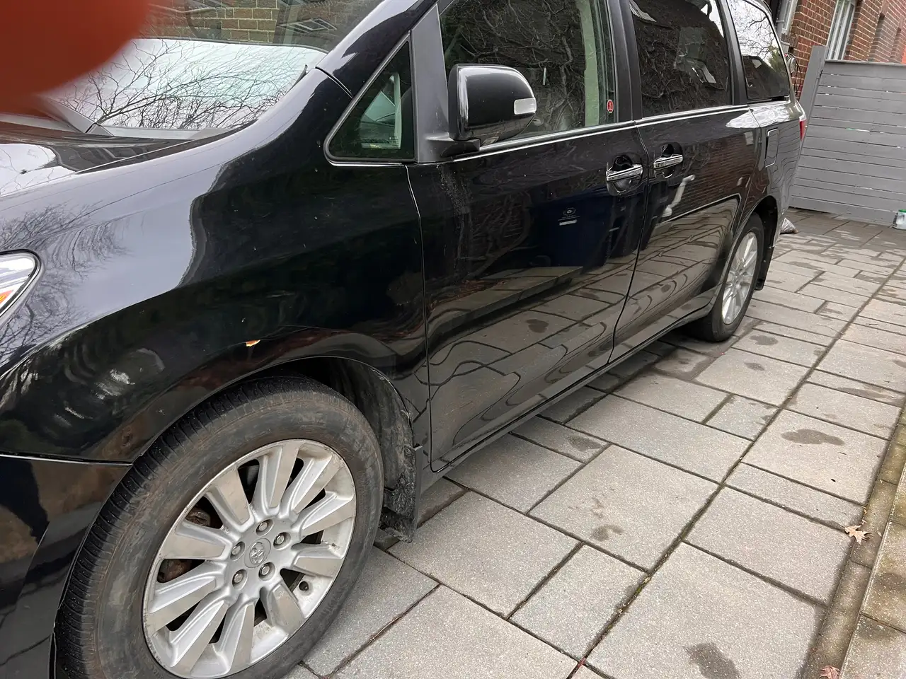 Toyota Sienna снимка Toyota Sienna