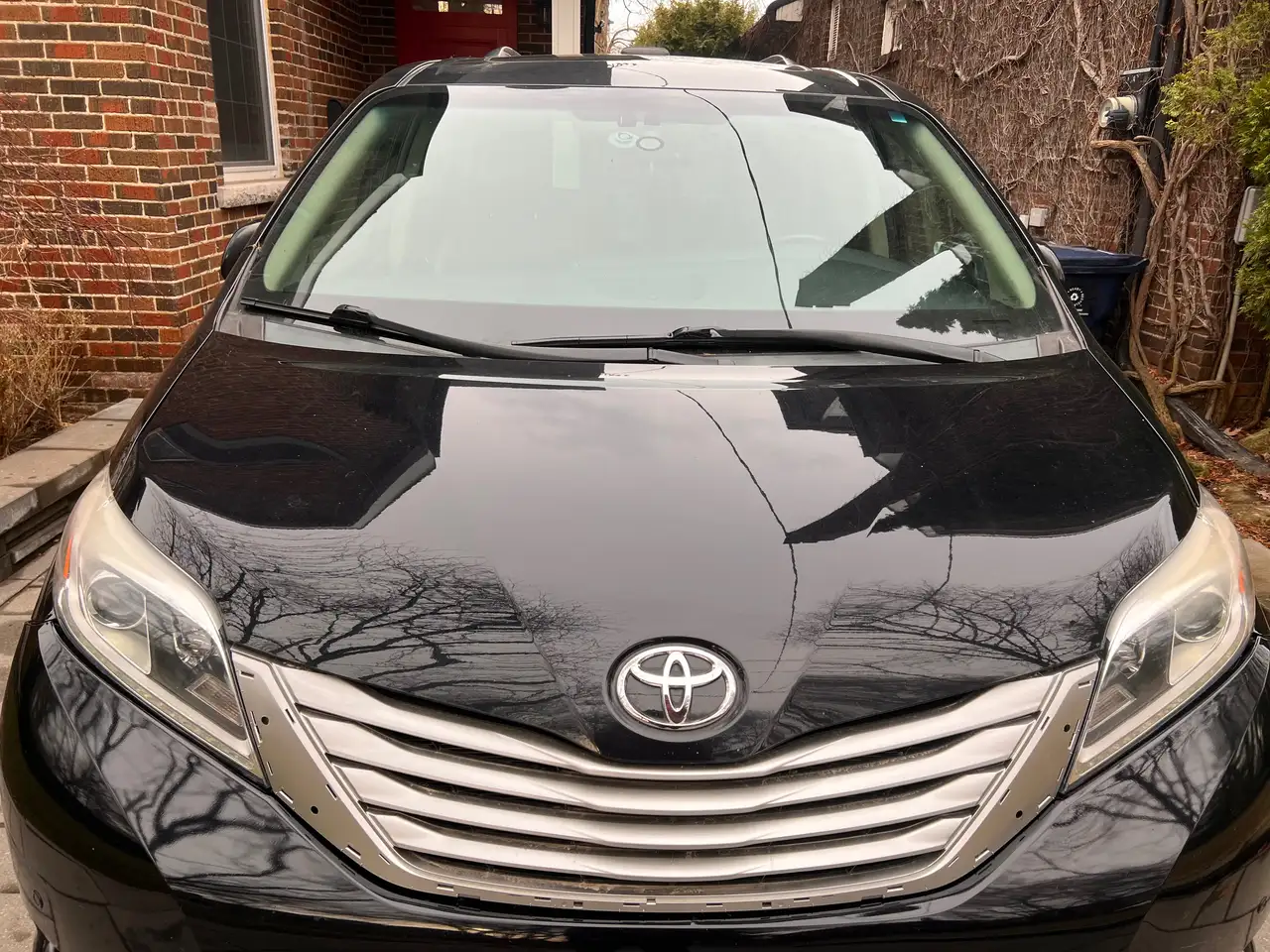 Toyota Sienna снимка Toyota Sienna