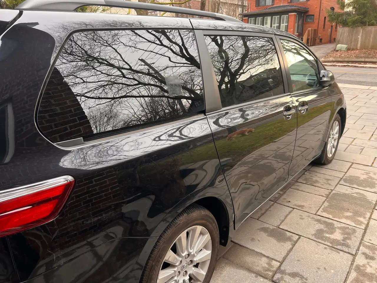 Toyota Sienna снимка Toyota Sienna