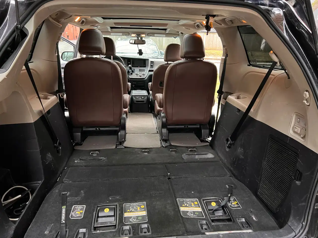 Toyota Sienna снимка Toyota Sienna