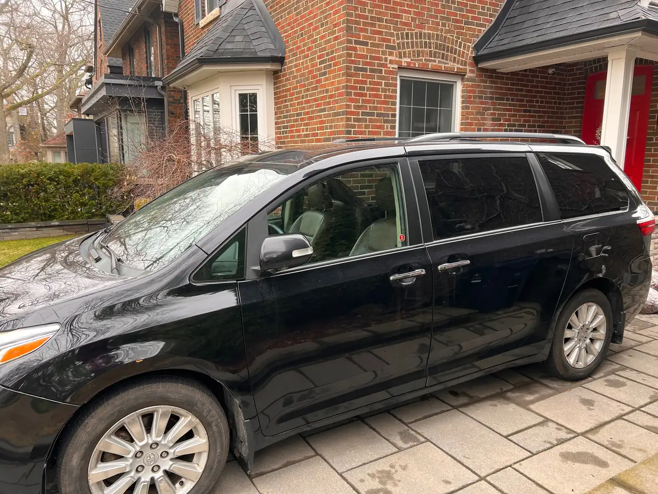 Toyota Sienna снимка Toyota Sienna