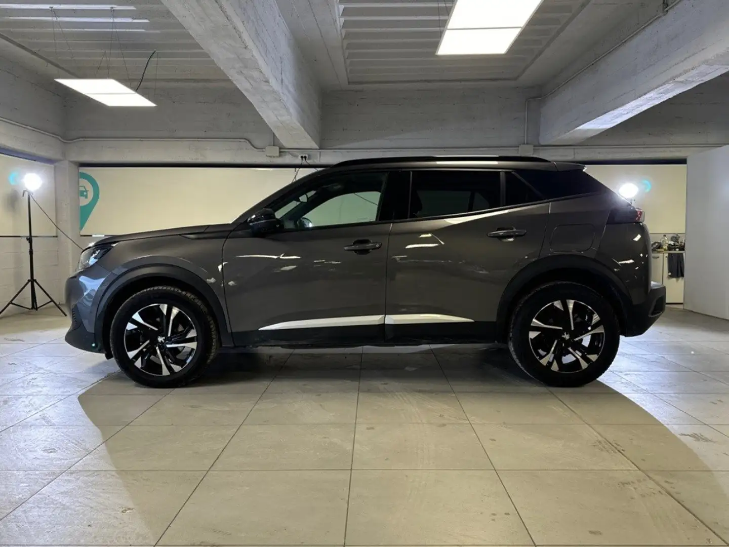 Peugeot 2008 PureTech 100 Allure Pack S/S Gris - 2