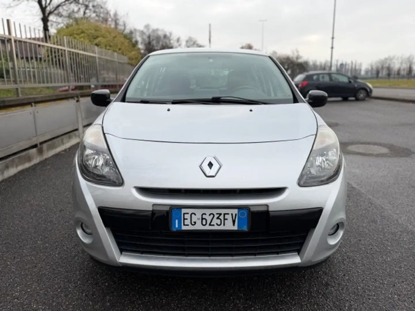 Renault Clio Clio 1.5 dci 20th Anniversario 75cv Silber - 2