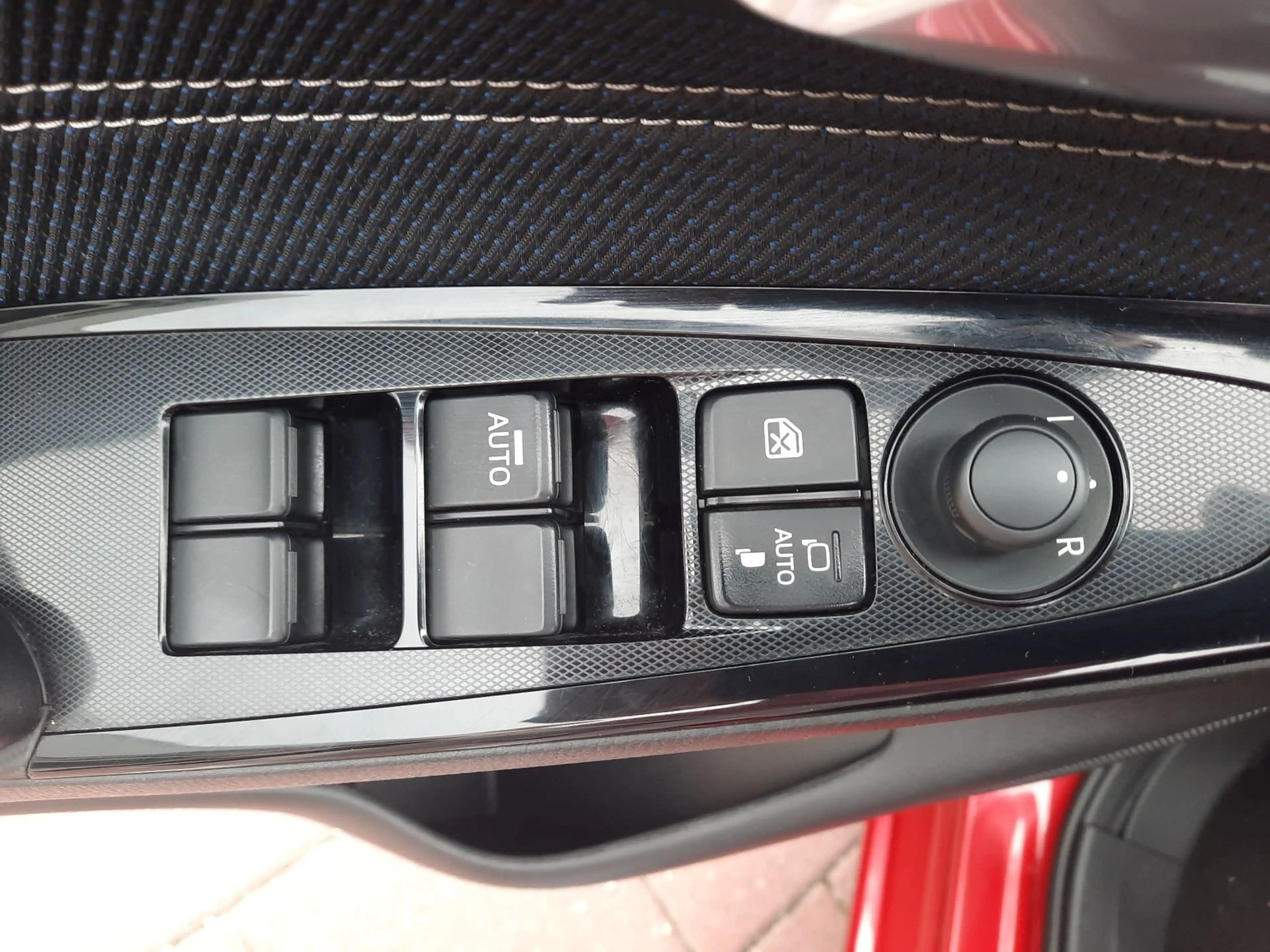 Mazda 2 1.5 SKYACTIV-G 115 Sports-Line — photo 13