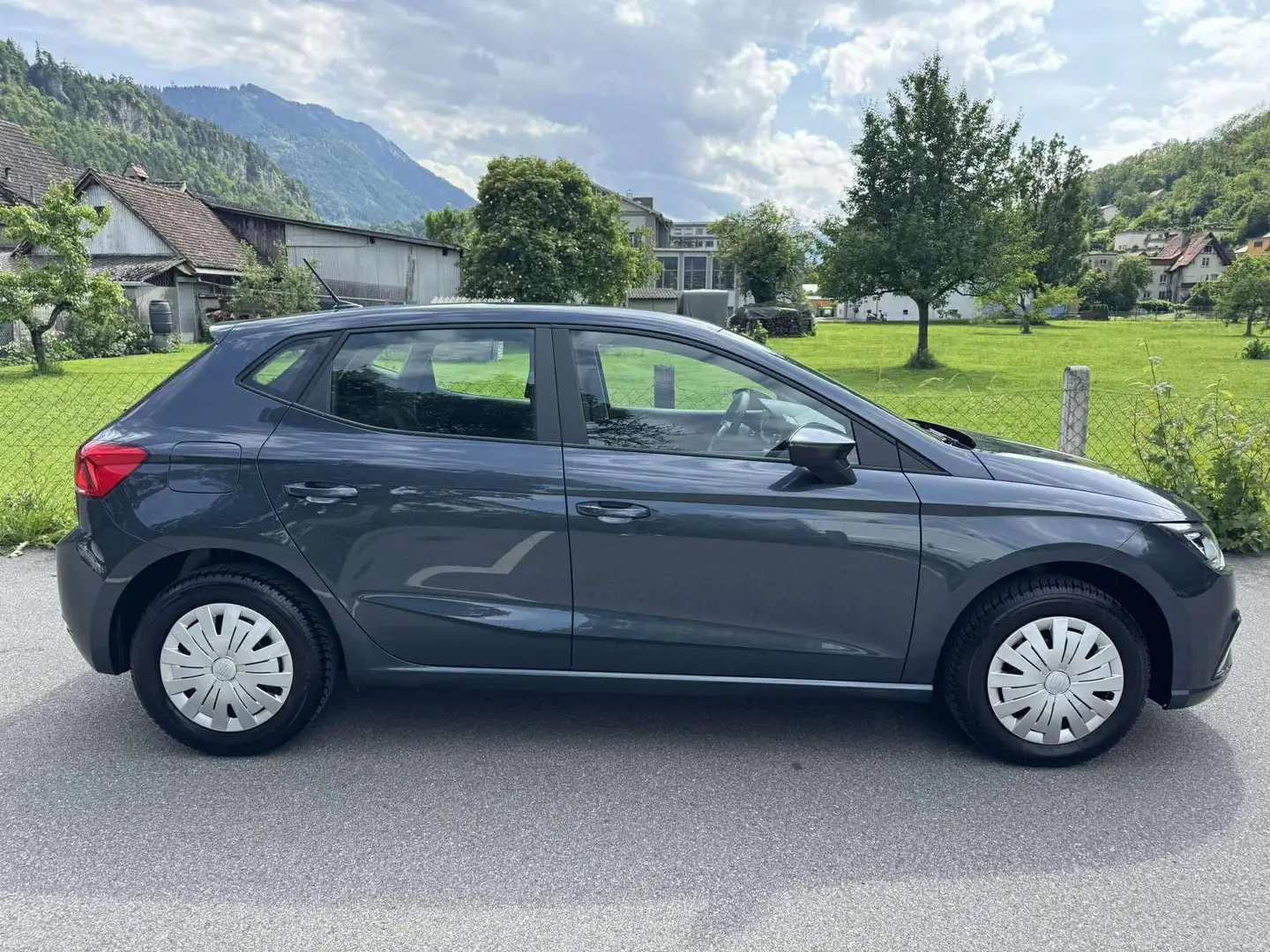 SEAT Ibiza Reference 1. HAND *NEUWAGEN ZUSTAND *WERKSGARANTIE Gris - 2