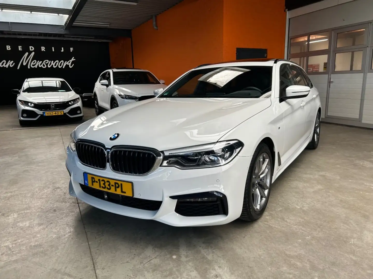 BMW 530 530I HIGH EXE M-Sport / Pano / Head-Up Wit - 2