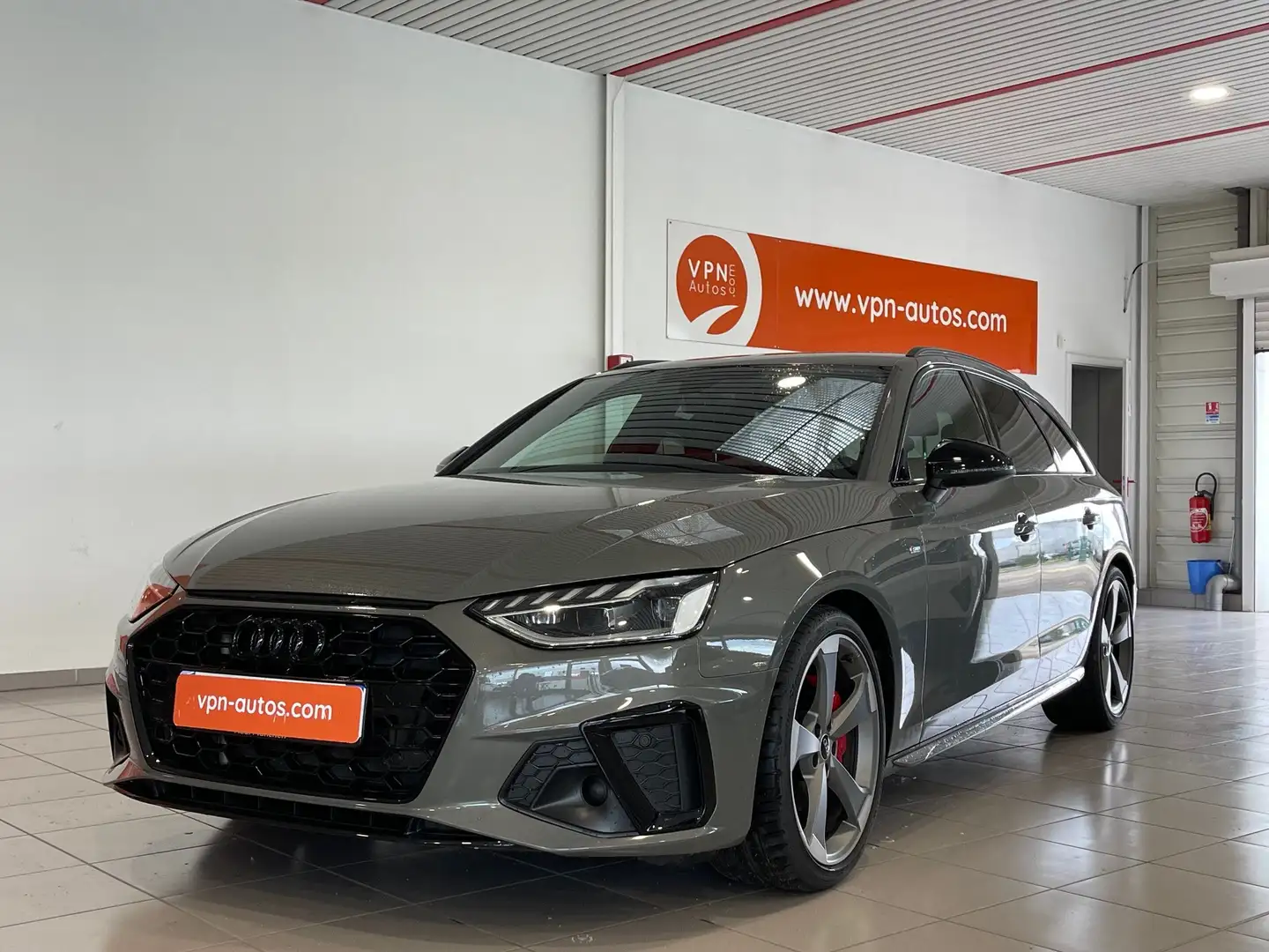 Audi A4 40 TDI 204 S tronic 7 S line Gris - 1