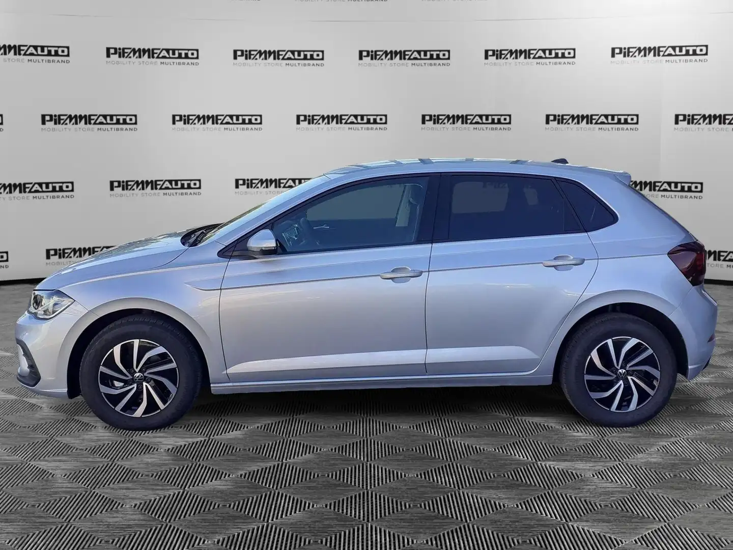 Volkswagen Polo 1.0 TSI Life Gris - 2