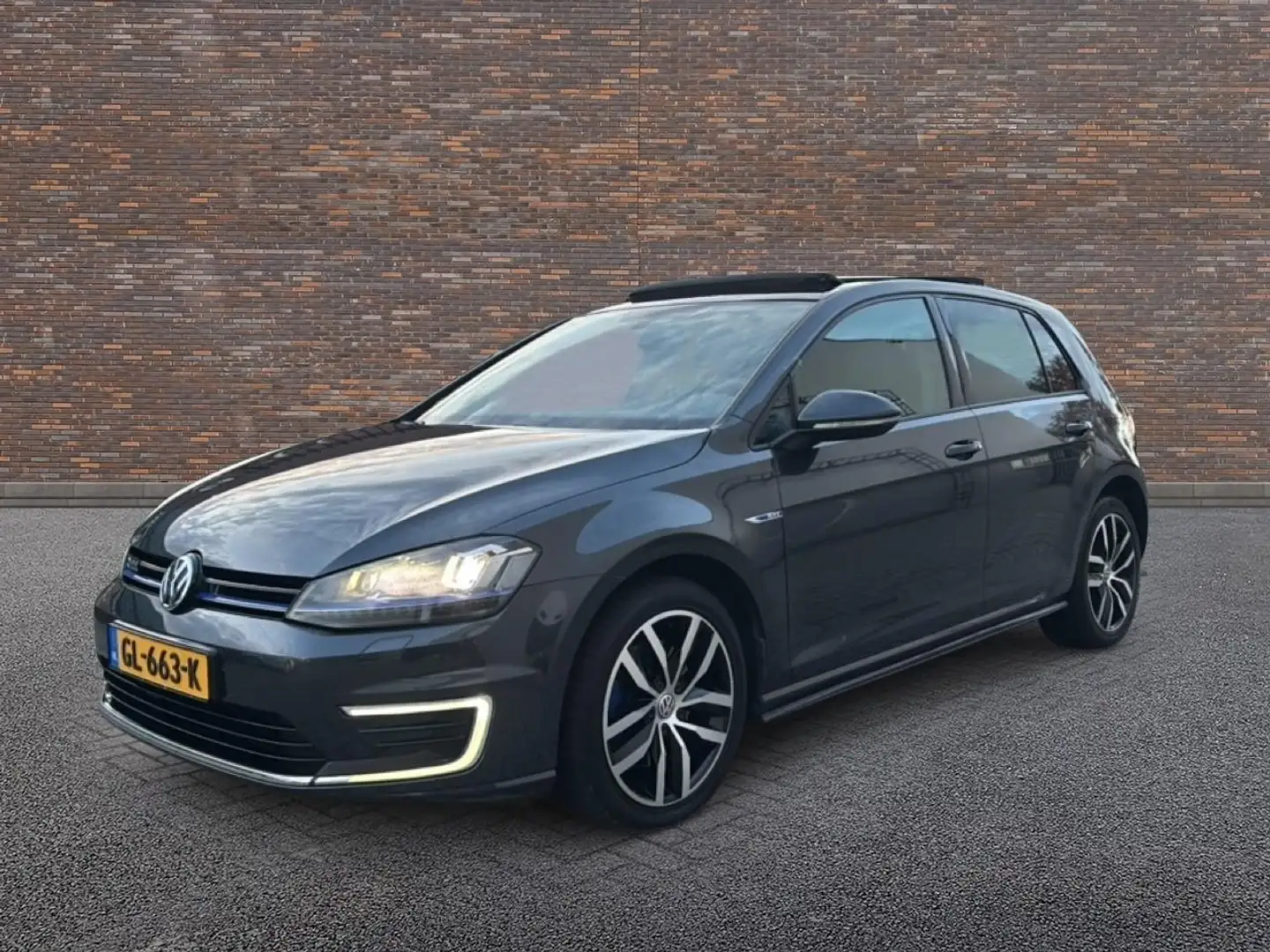 Volkswagen Golf GTE 1.4 TSI PANODAK 18"LMV NAVI ECC Grijs - 2