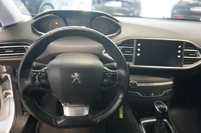 Peugeot 308 SW view 11