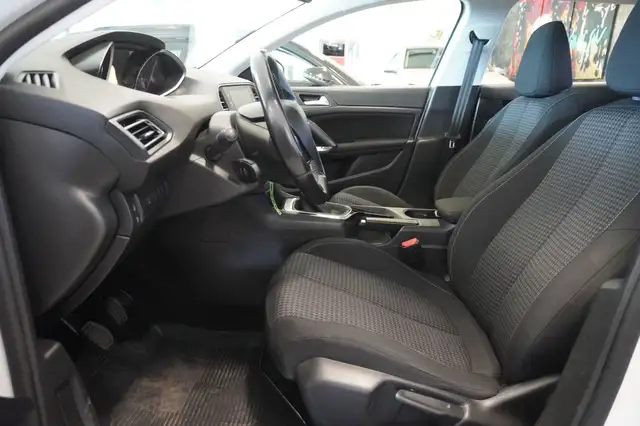 Peugeot 308 SW view 8