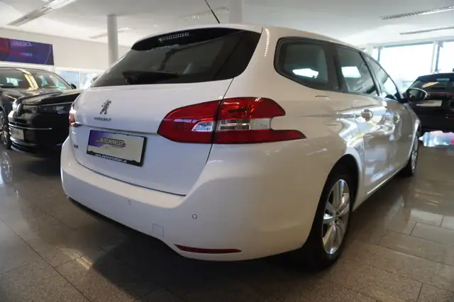 Peugeot 308 SW view 5