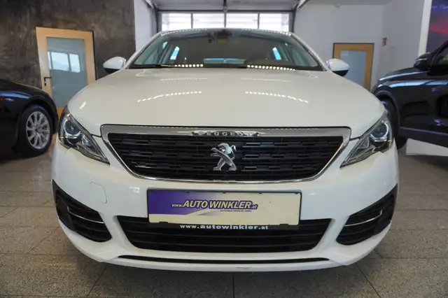 Peugeot 308 SW view 2