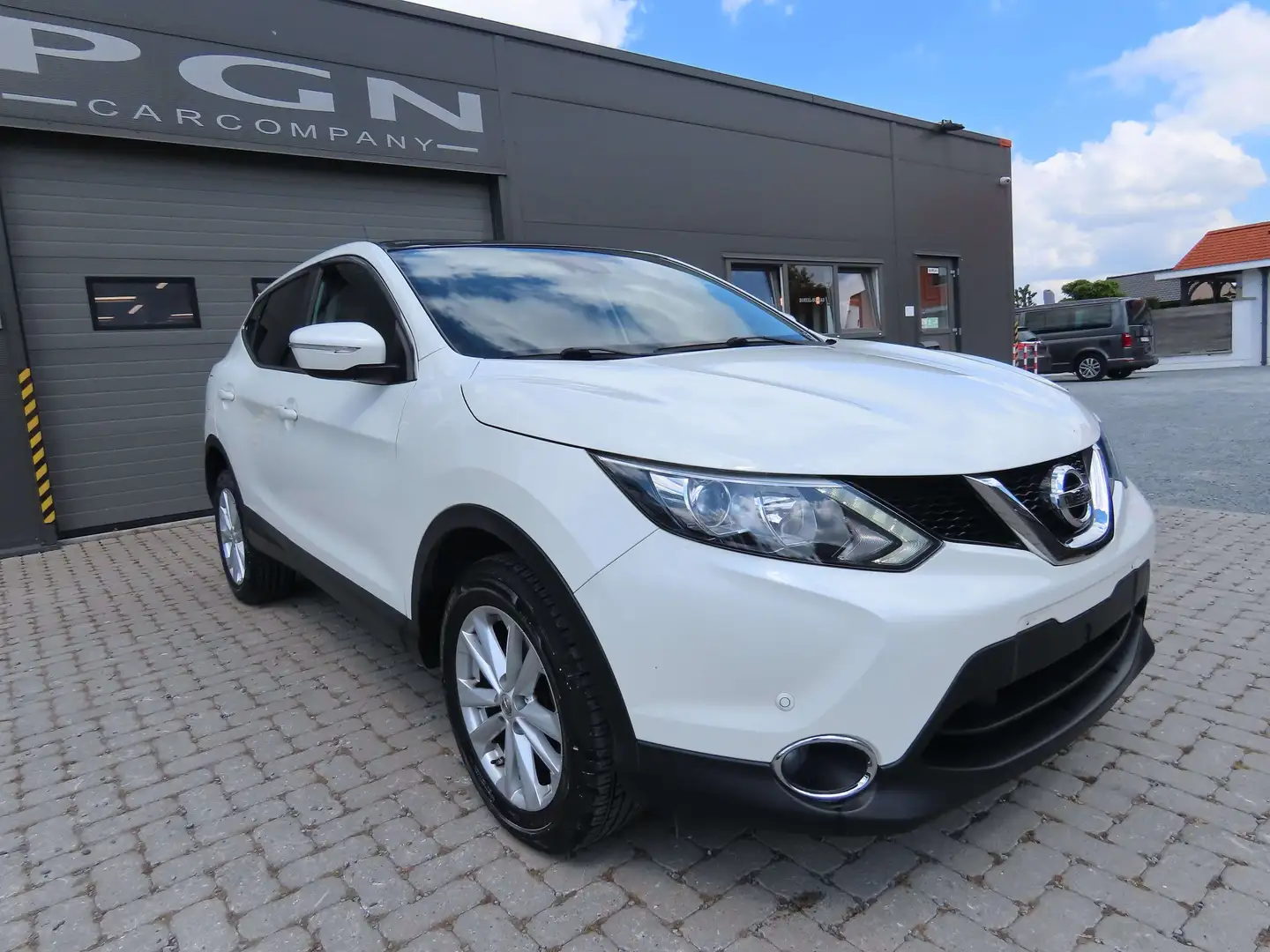 Nissan Qashqai 1.2 DIG-T 2WD Connect Edition Weiß - 1