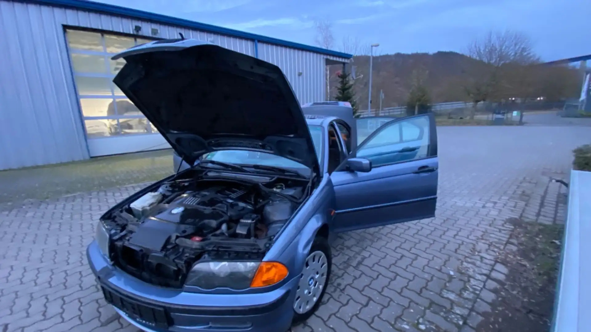 BMW 320 d a.1.Hd Klima+SD Beulen/KratzerOpaAutoFP!!!! Grau - 1