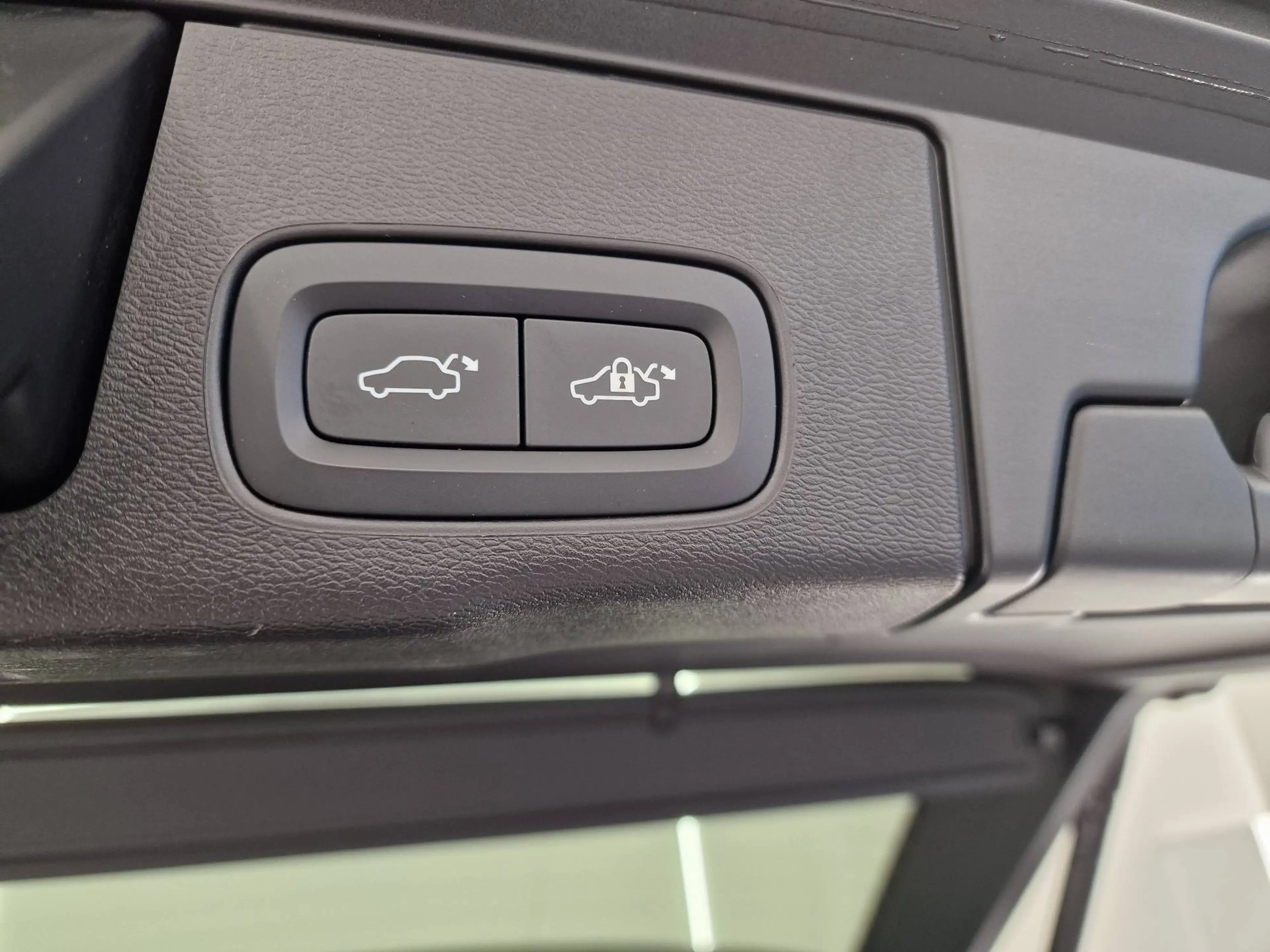 Volvo XC60 PLUS DARK B4 HYBRID BENZINE 33000KM!!!! — photo 8