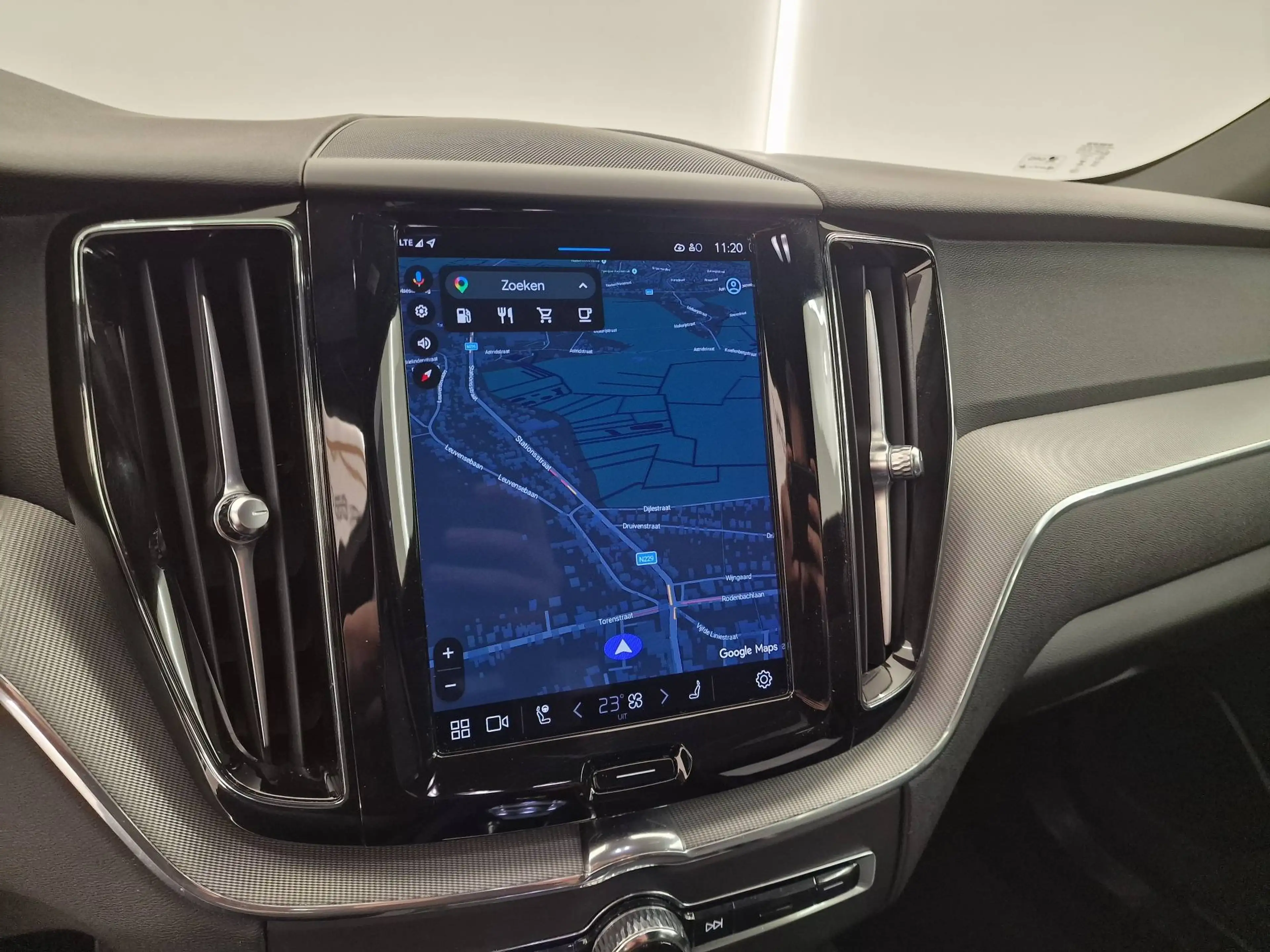 Volvo XC60 PLUS DARK B4 HYBRID BENZINE 33000KM!!!! — photo 15