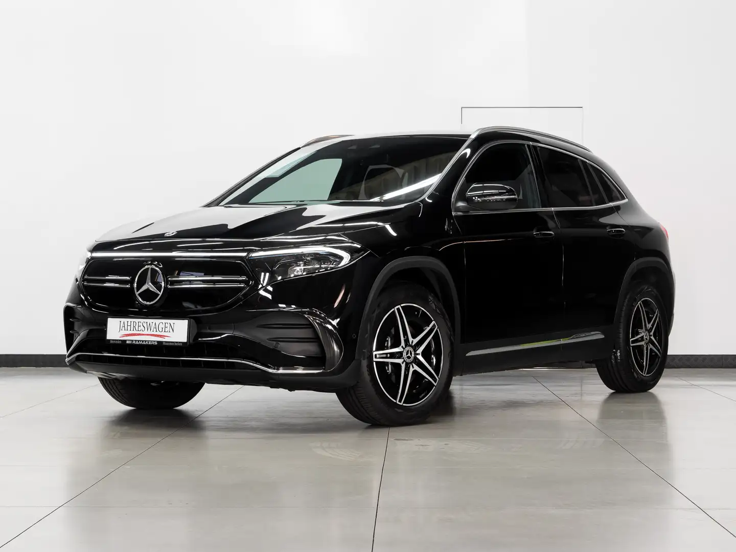 Mercedes-Benz EQA 250 AMG Line Sfeerlicht Dodehoek Carplay Camera Schwarz - 1