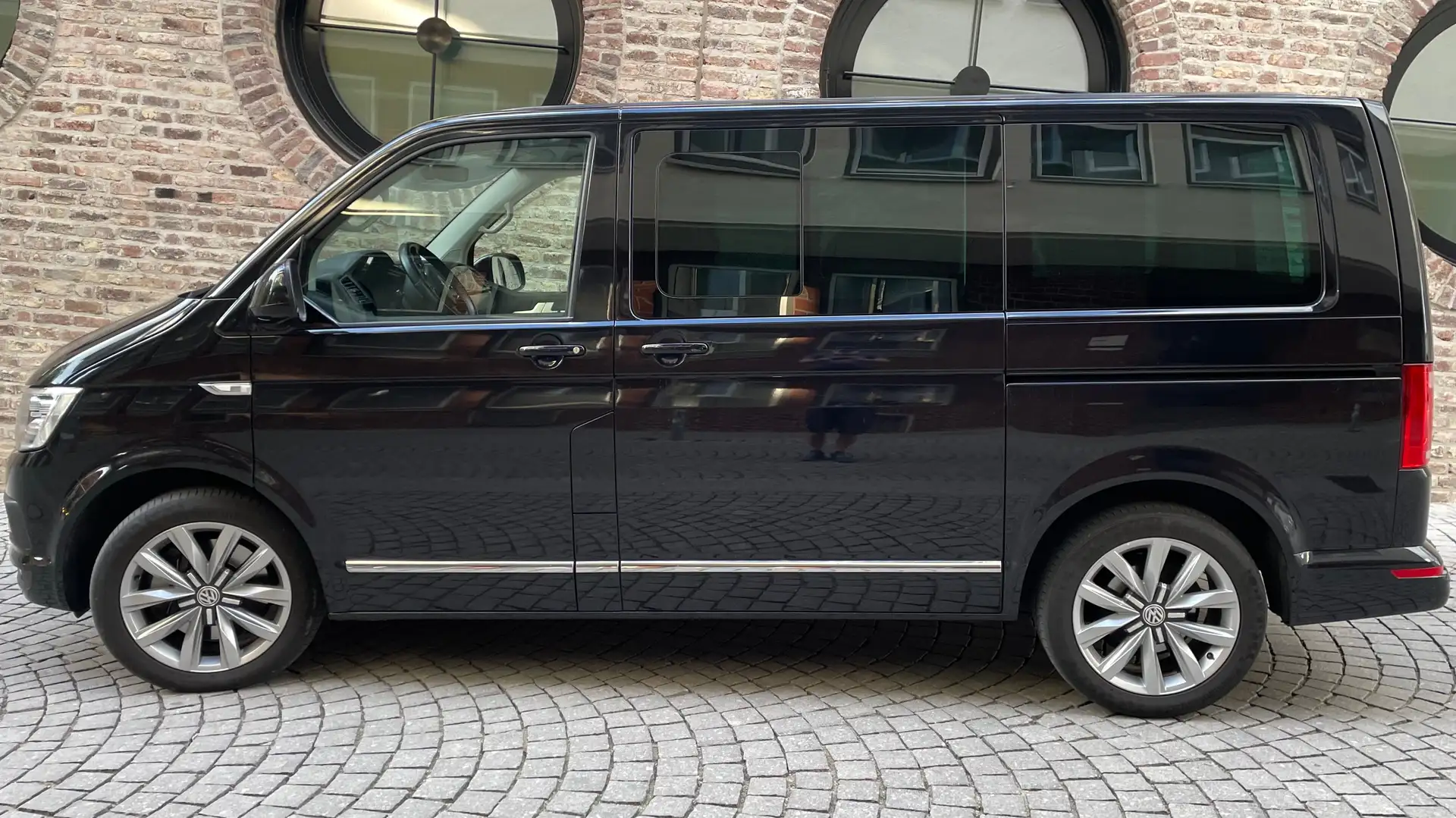 Volkswagen T6 Multivan Multivan DSG Kurz 4MOTION Highline 2018 VW T6 Noir - 1