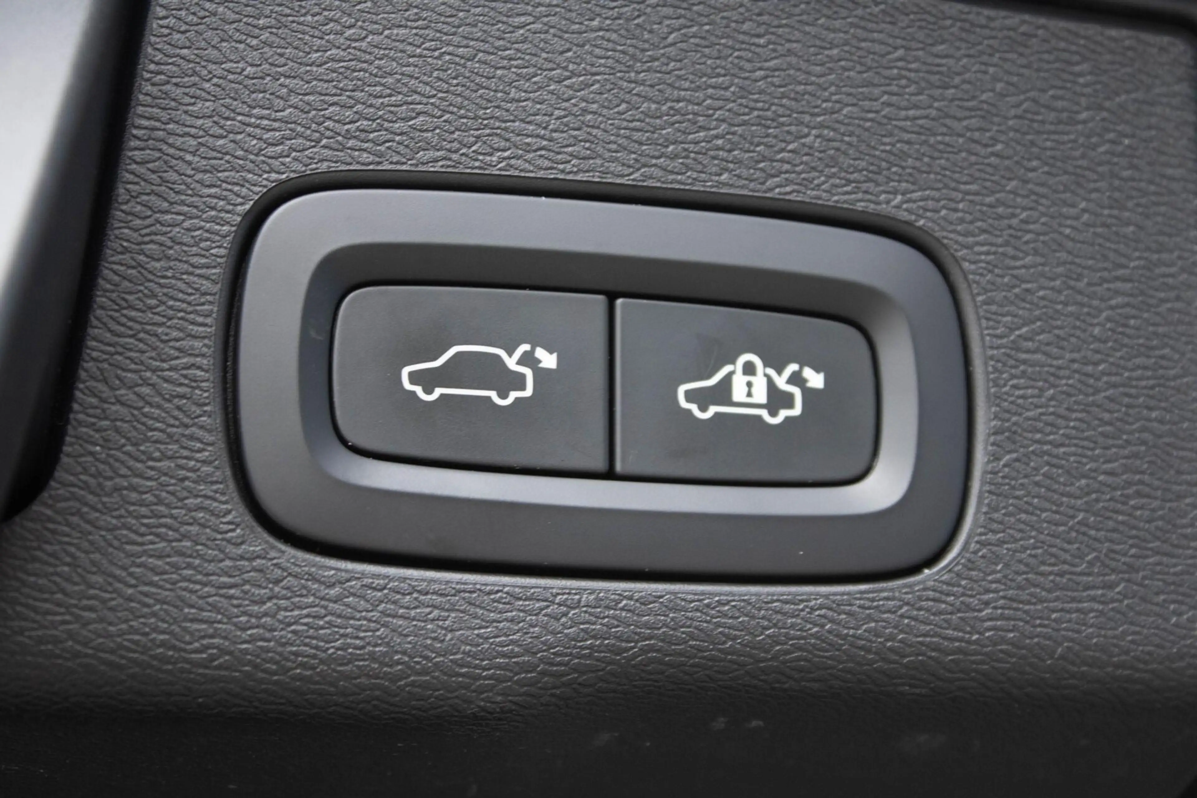 Volvo XC60 2.0 T6 PHEV AWD Ultimate Dark Long Range|Maxton Bo — photo 45