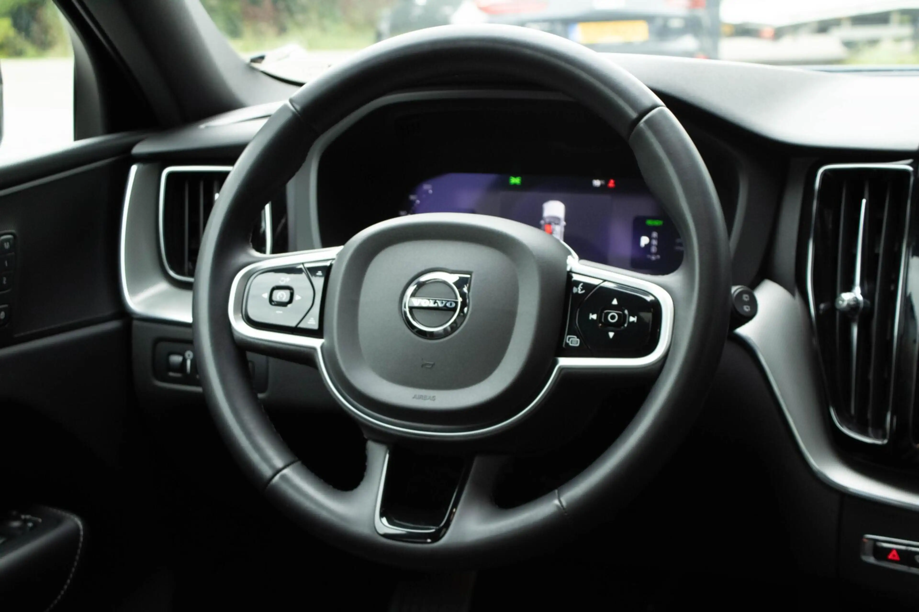 Volvo XC60 2.0 T6 PHEV AWD Ultimate Dark Long Range|Maxton Bo — photo 40