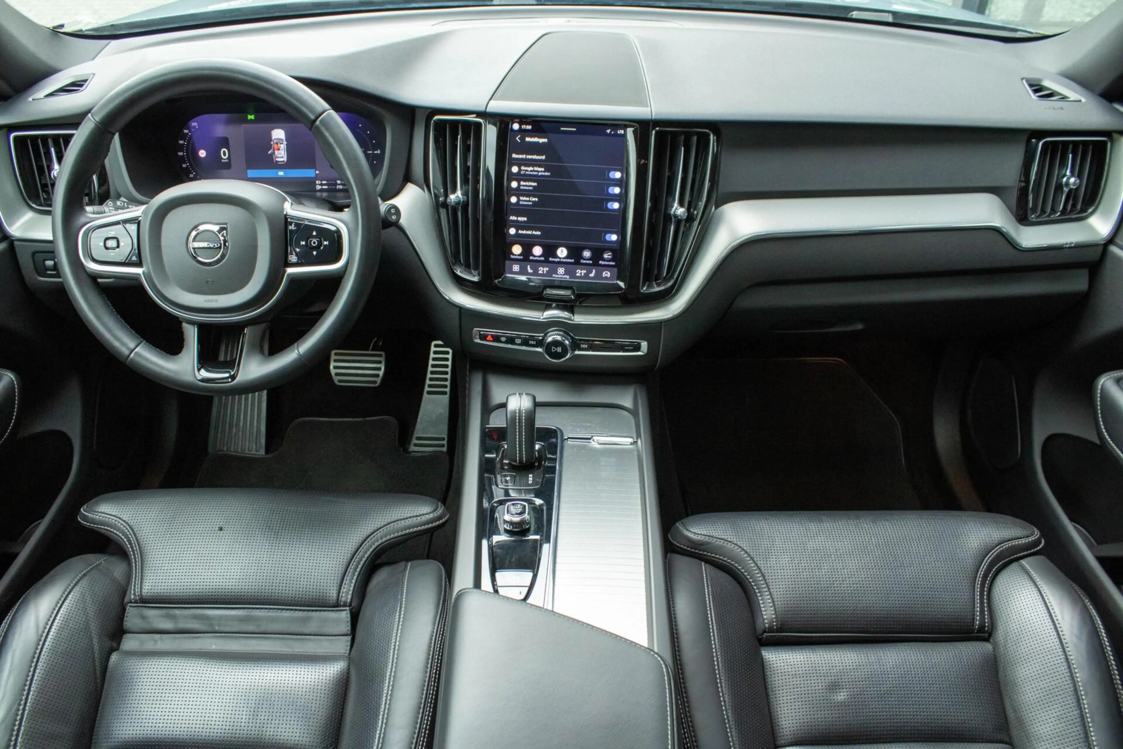 Volvo XC60 2.0 T6 PHEV AWD Ultimate Dark Long Range|Maxton Bo — photo 41