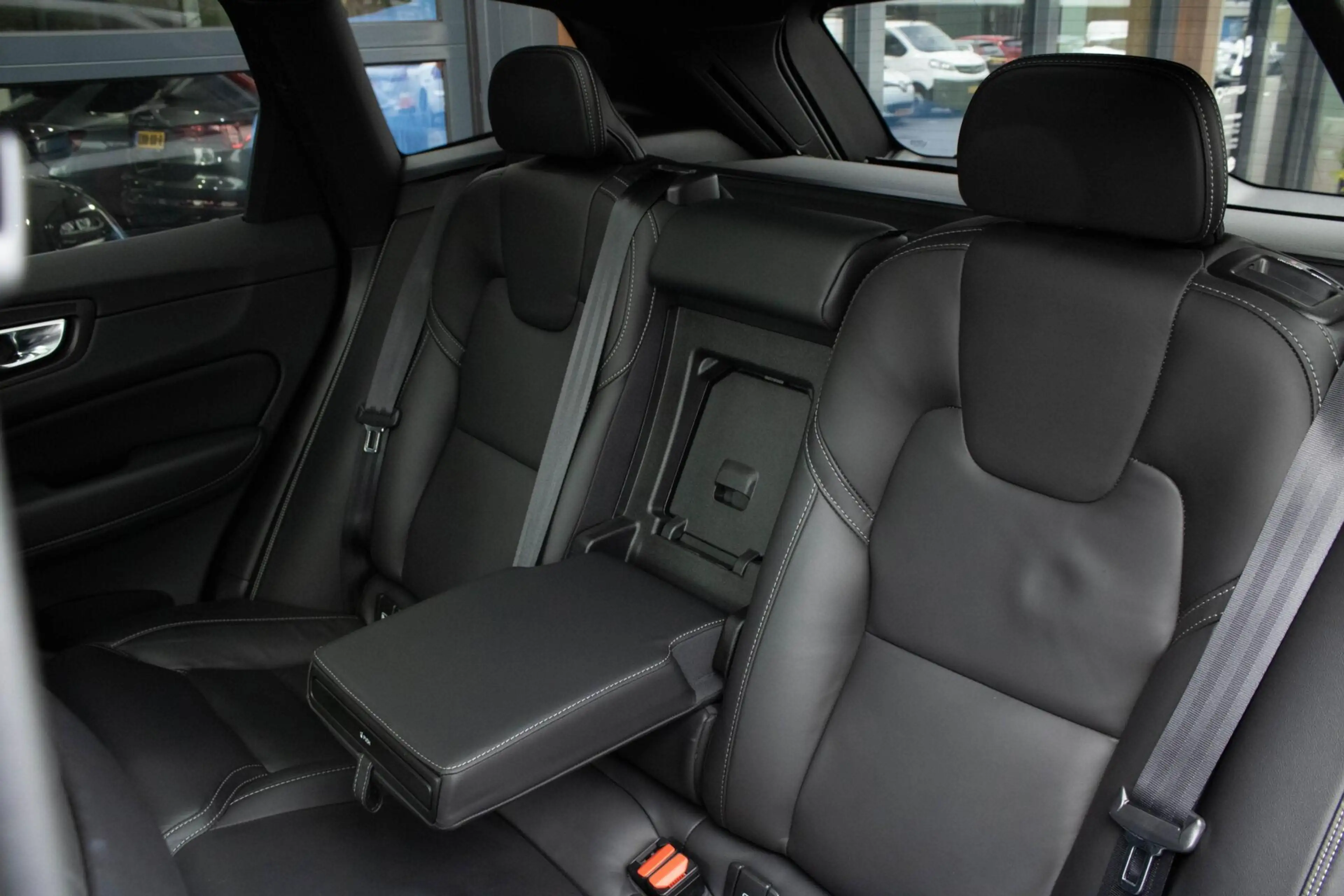 Volvo XC60 2.0 T6 PHEV AWD Ultimate Dark Long Range|Maxton Bo — photo 39