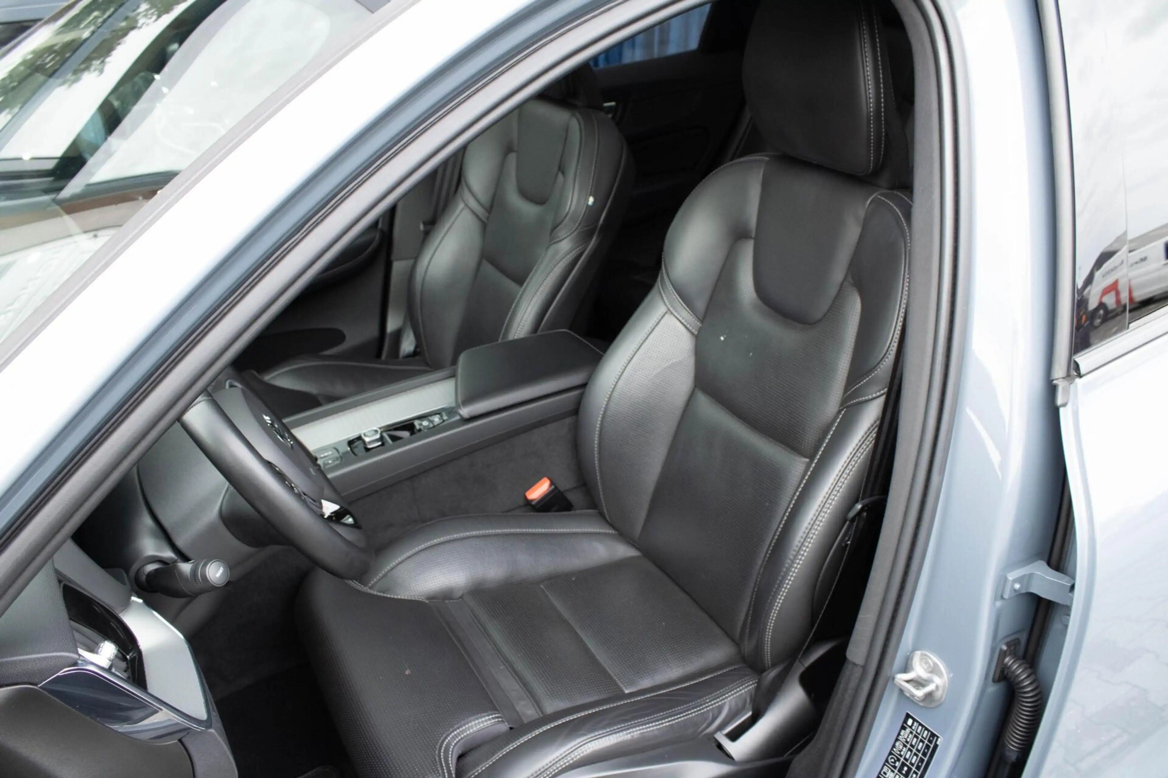 Volvo XC60 2.0 T6 PHEV AWD Ultimate Dark Long Range|Maxton Bo — photo 21